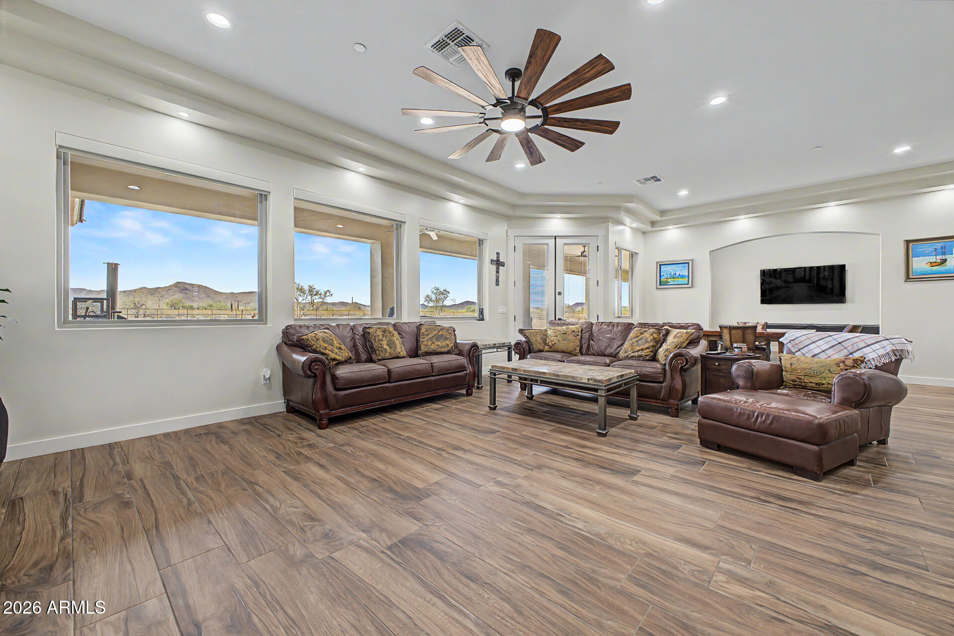 SAGUARO VIEW - Residential