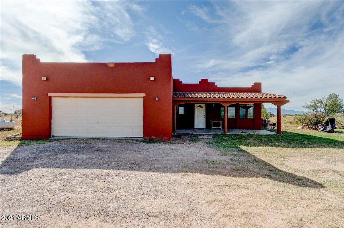 Well maintained home sitting on over 4 acres fully fenced property. 3 bedroom/ 2 bathrooms. New exterior paint, roof recently coated and flooring in guest bedrooms. Kitchen is great size for cooking and prepping needs with granite counter tops. this property sits on the corner with endless views and privacy. Do yourself a favor and see this one soon before it's gone