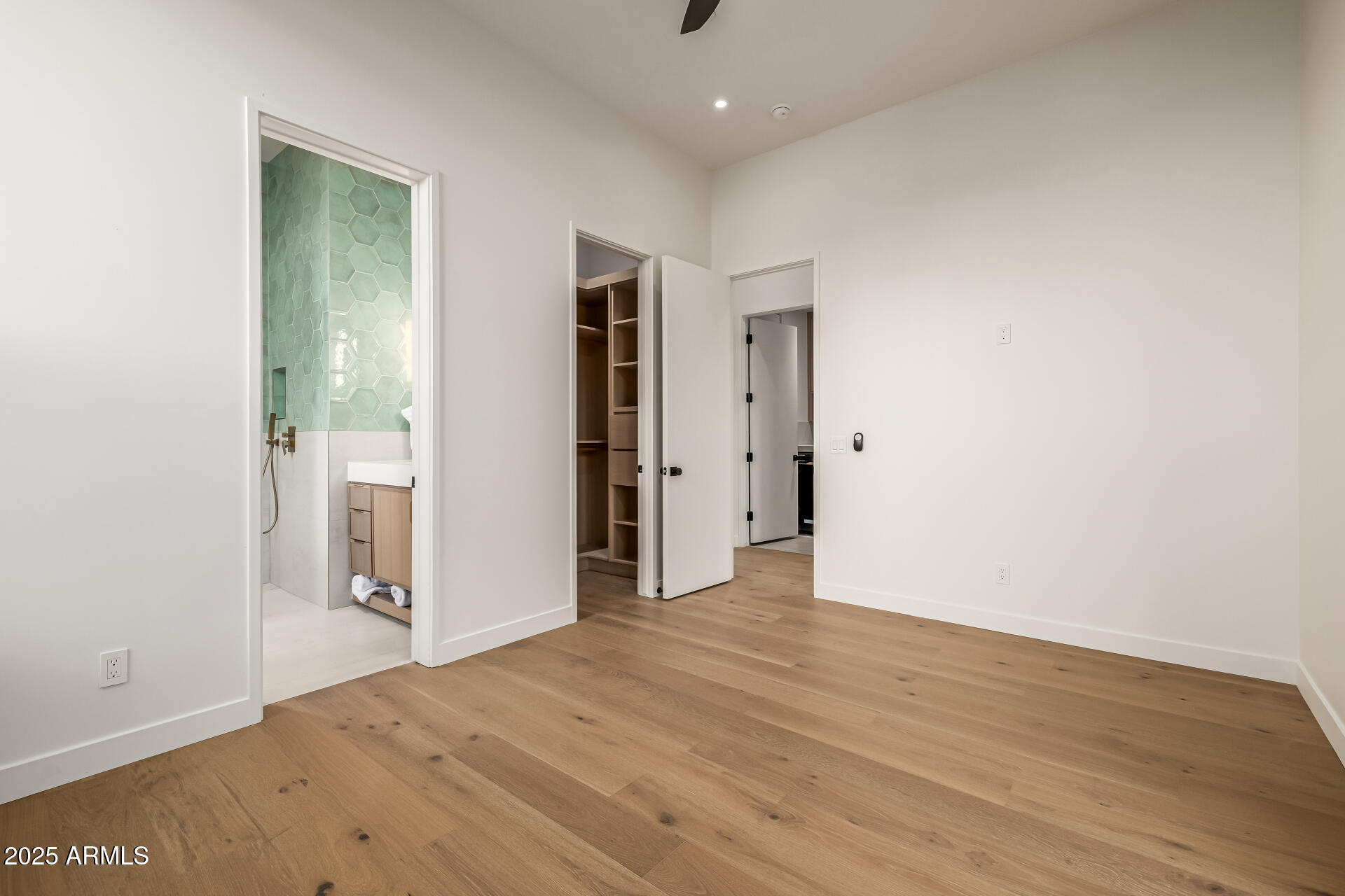 WHITE ESTATES AMD - Residential