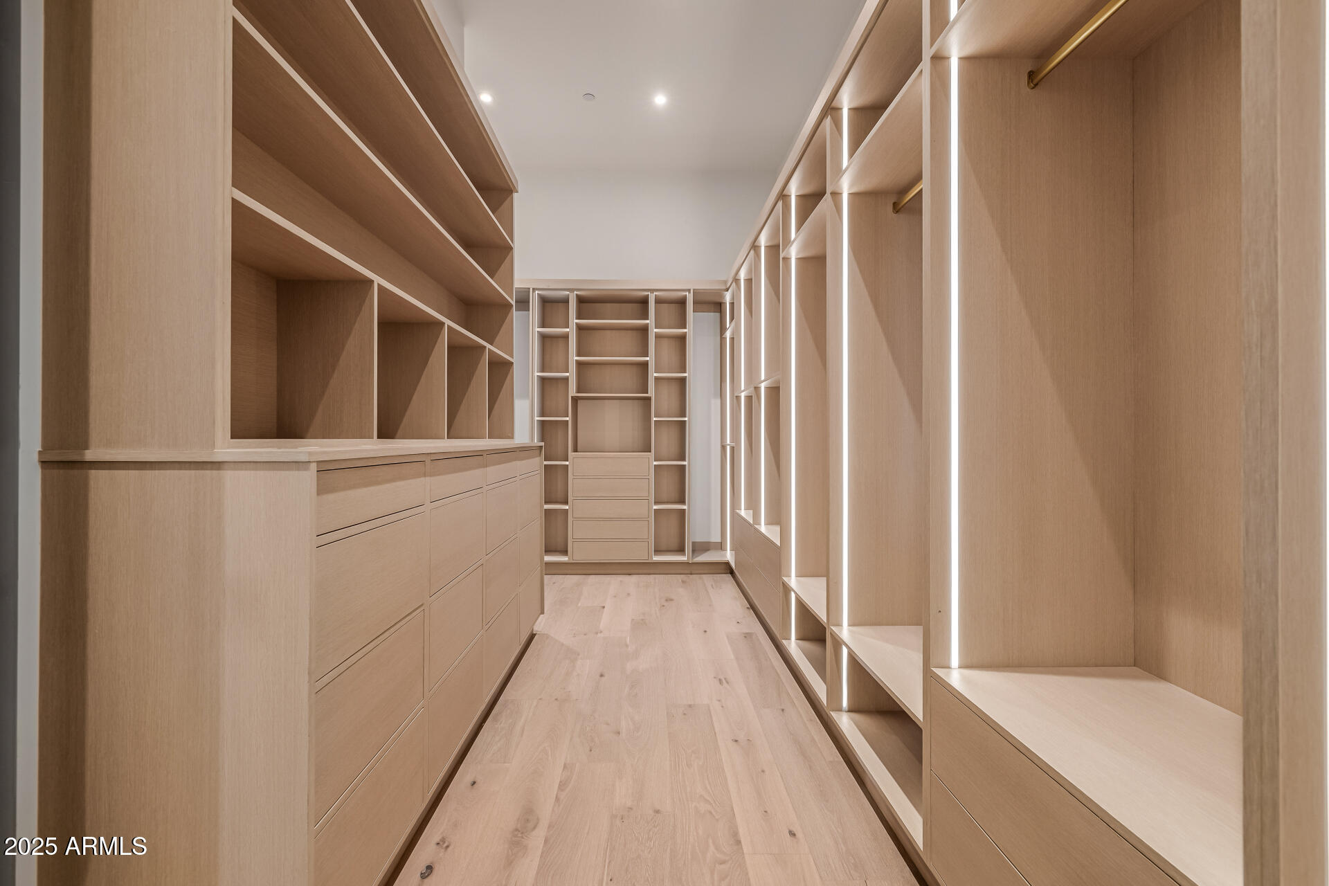 WHITE ESTATES AMD - Residential