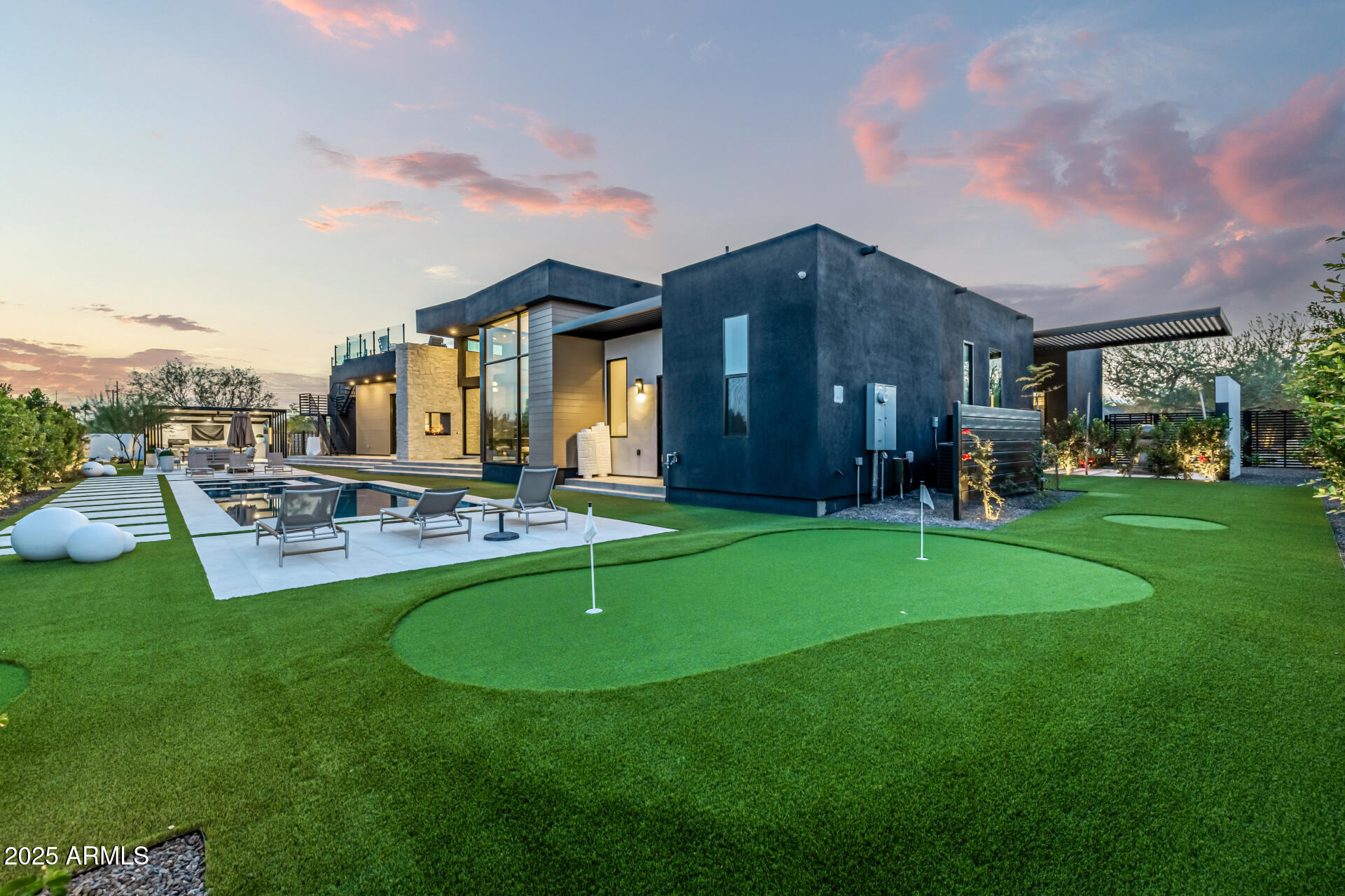 WHITE ESTATES AMD - Residential
