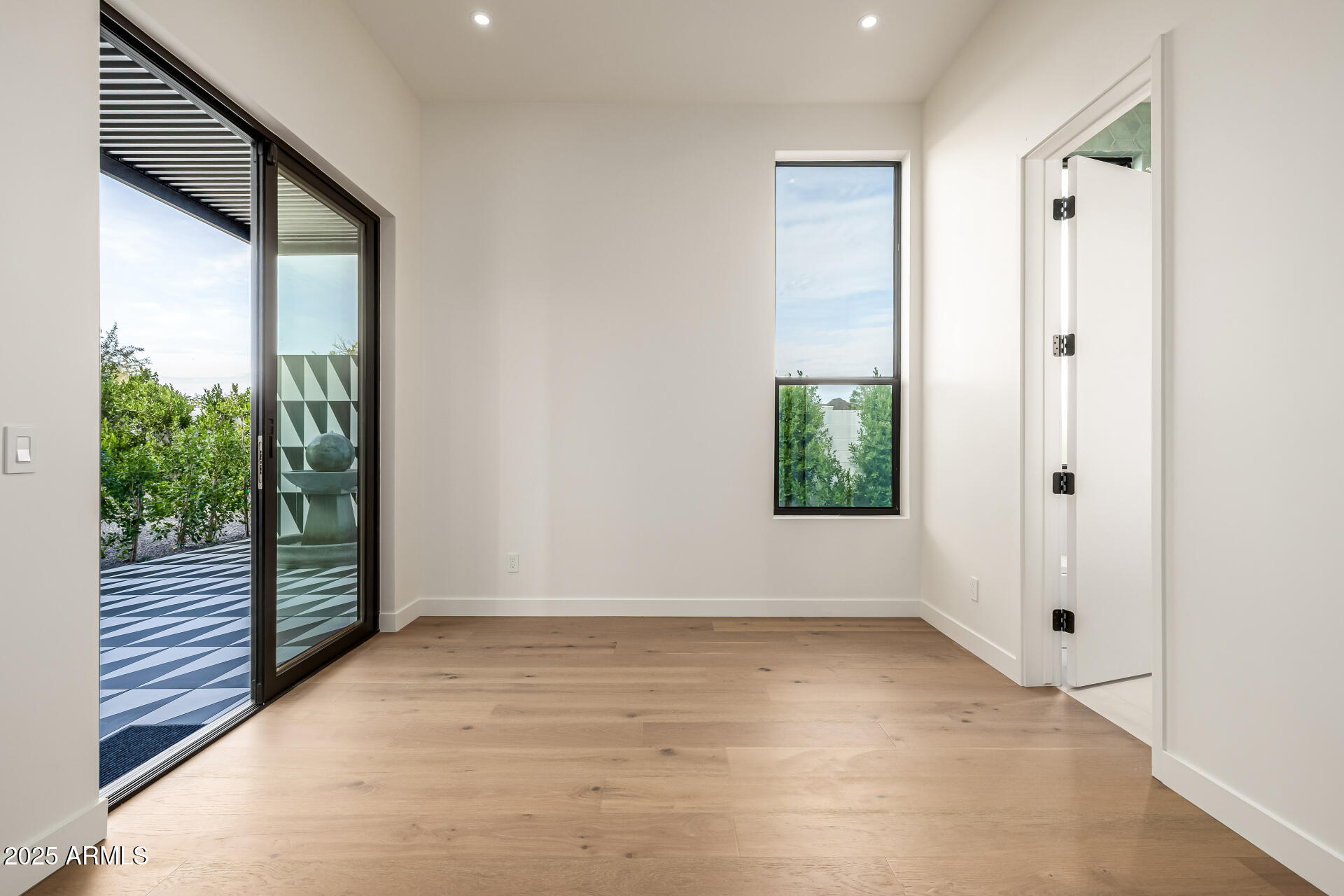 WHITE ESTATES AMD - Residential
