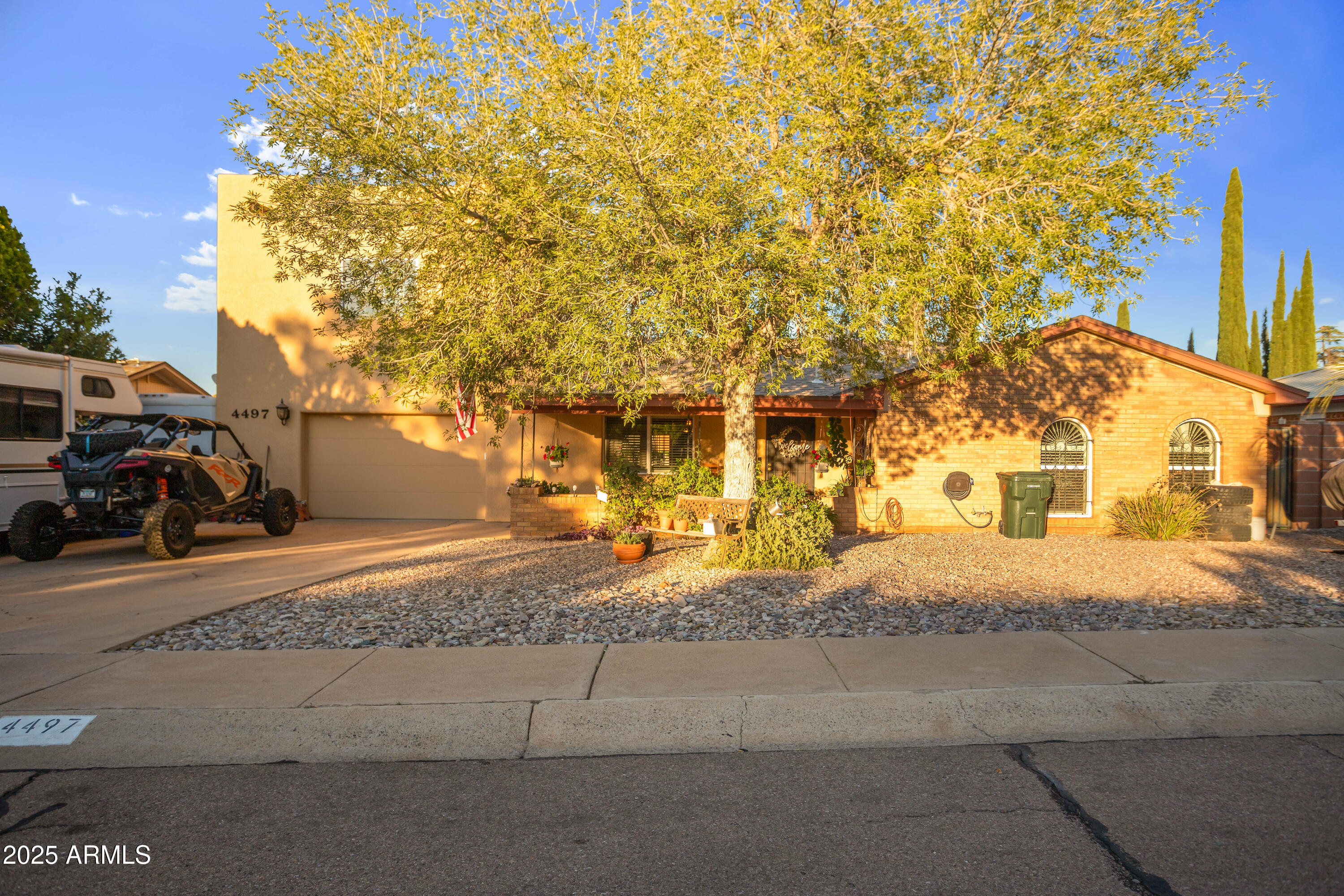 KINGS MANOR - Residential