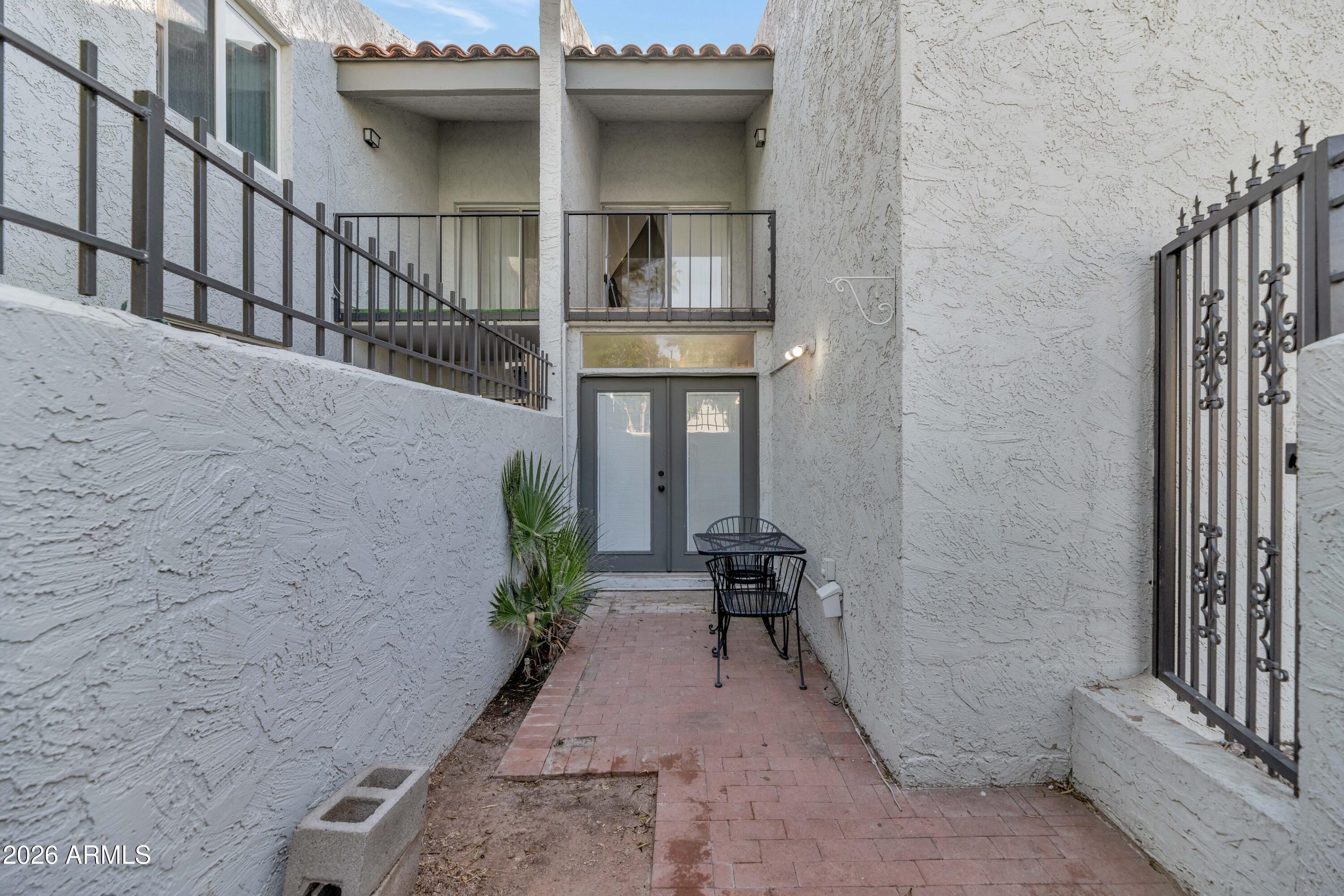 CIENTO CONDOMINIUMS - Residential