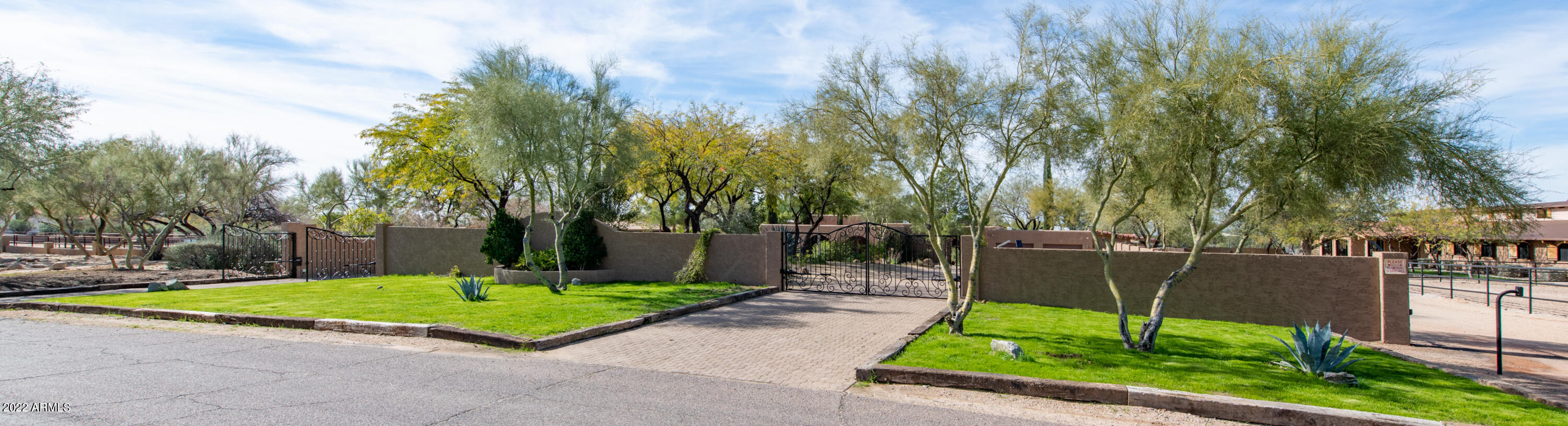 CUSTOM RANCH ESTATE - Residential