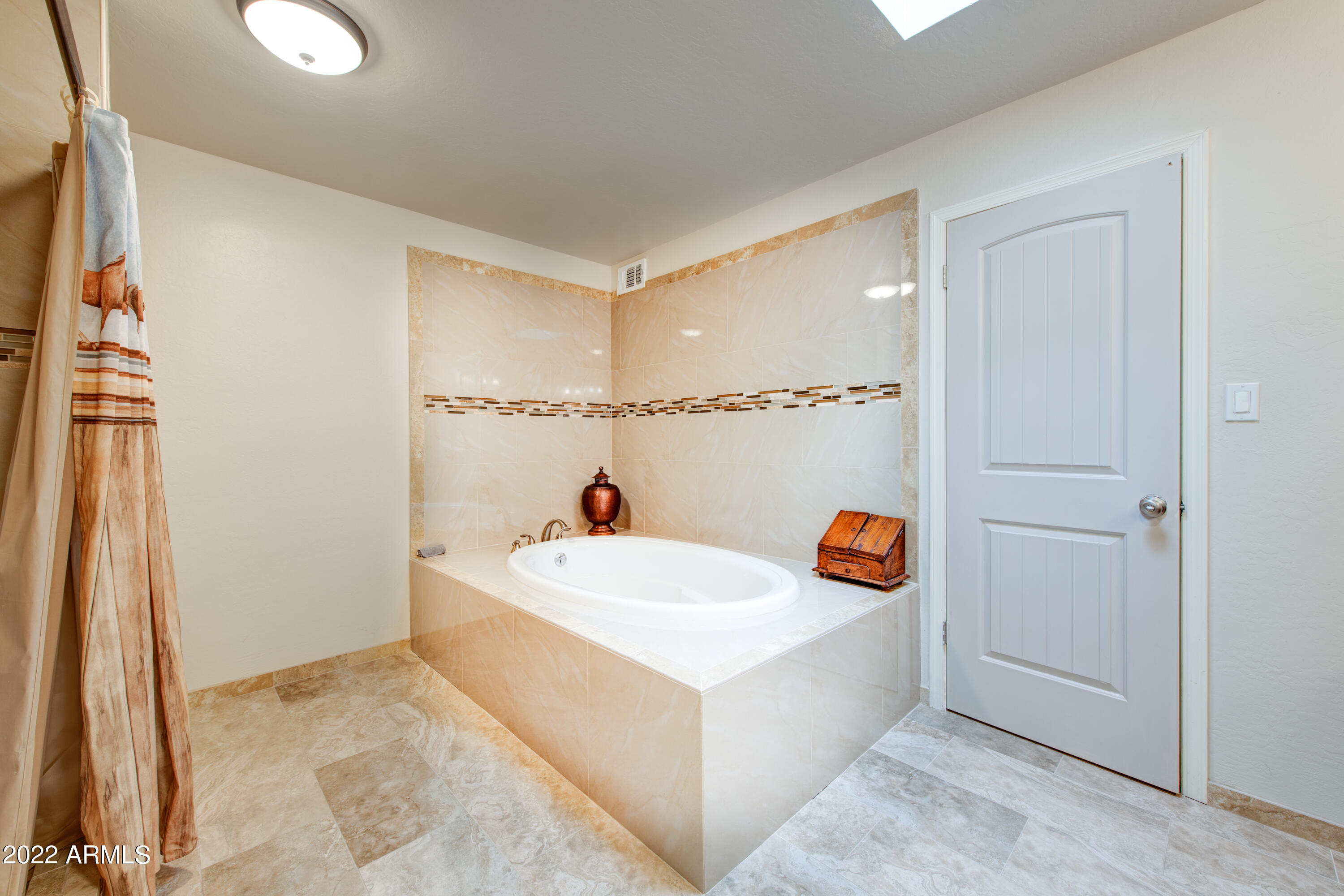 CUSTOM RANCH ESTATE - Residential