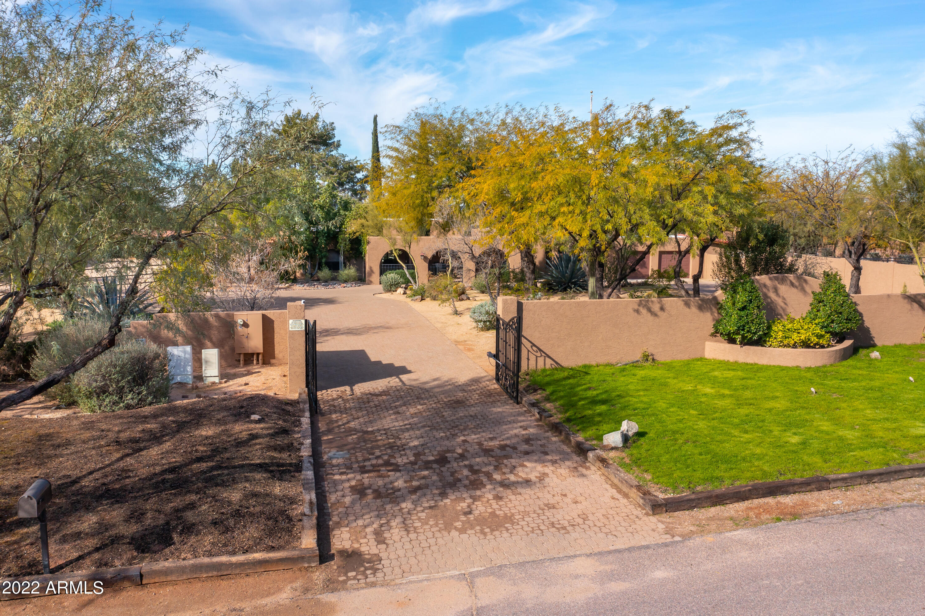 CUSTOM RANCH ESTATE - Residential