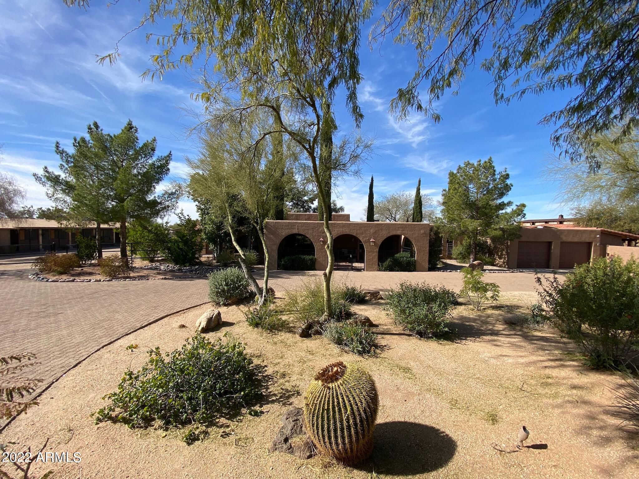 CUSTOM RANCH ESTATE - Residential