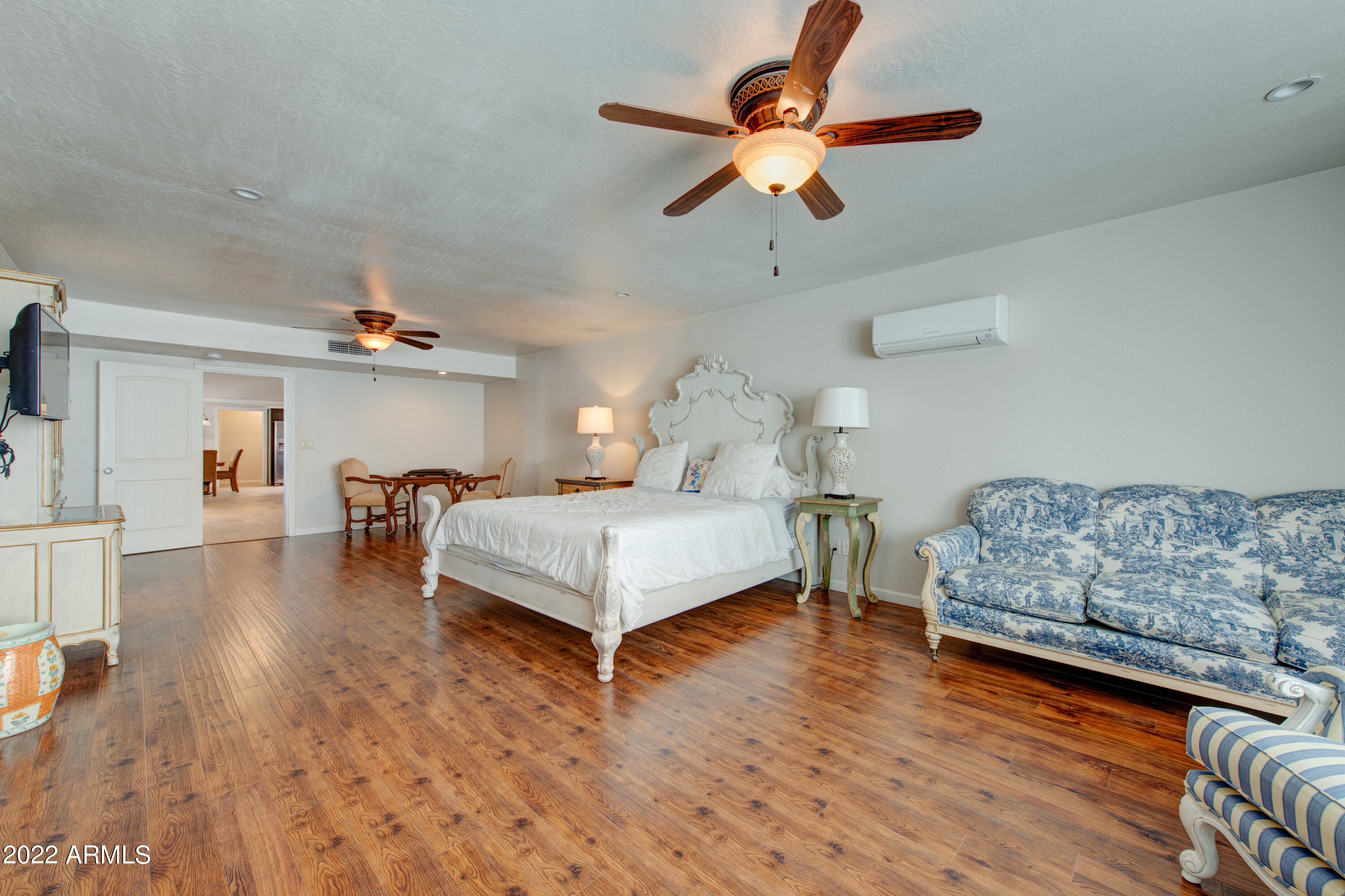 CUSTOM RANCH ESTATE - Residential