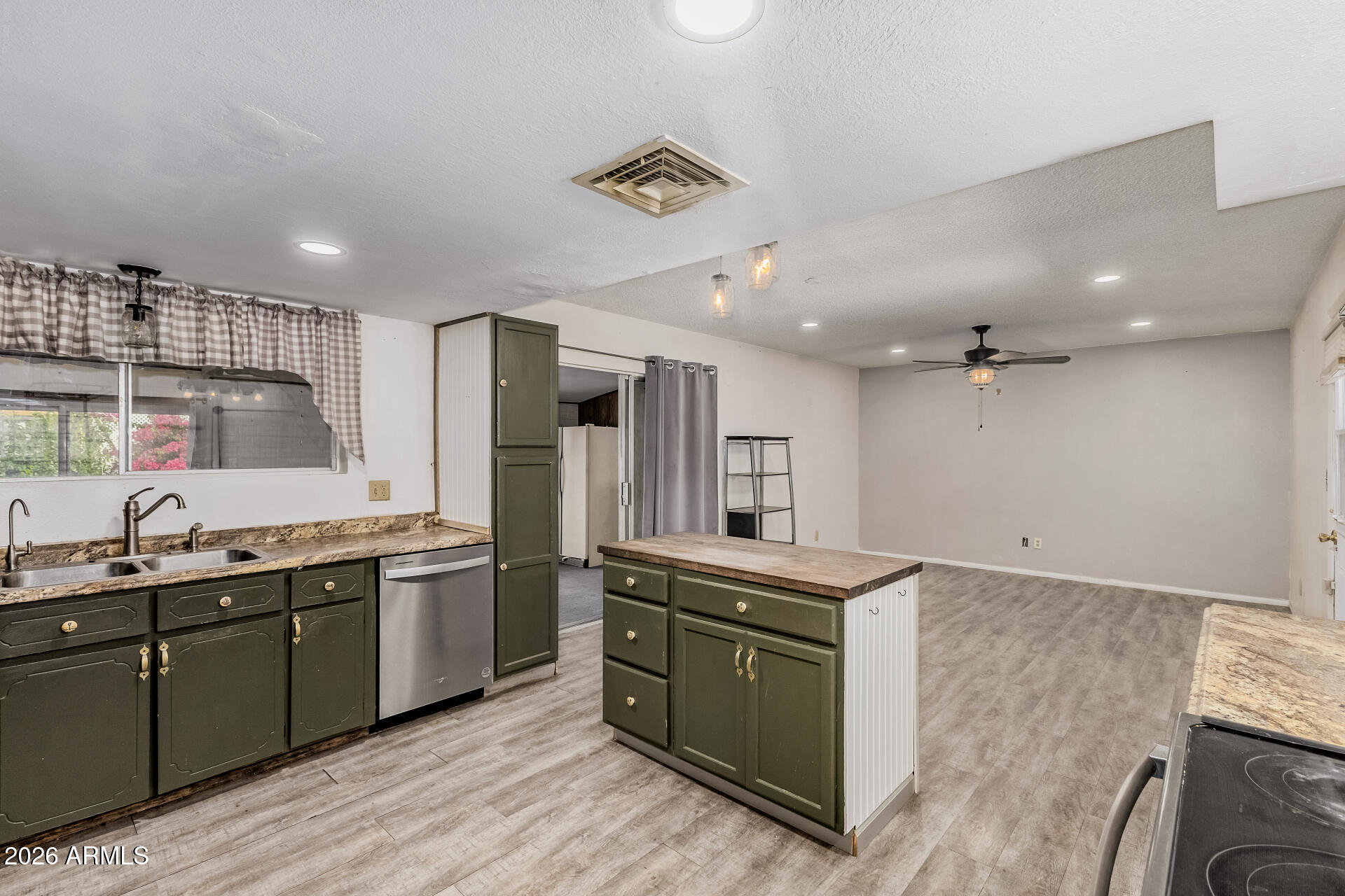APACHE VILLA - Residential