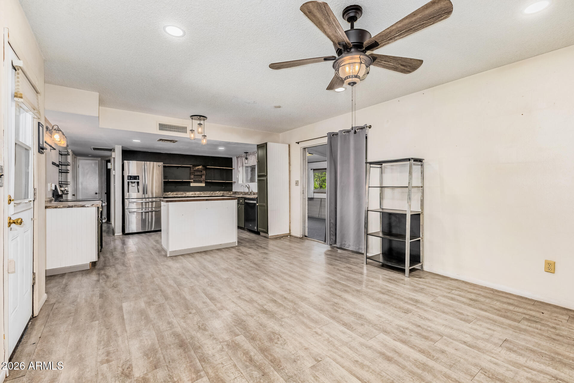 APACHE VILLA - Residential