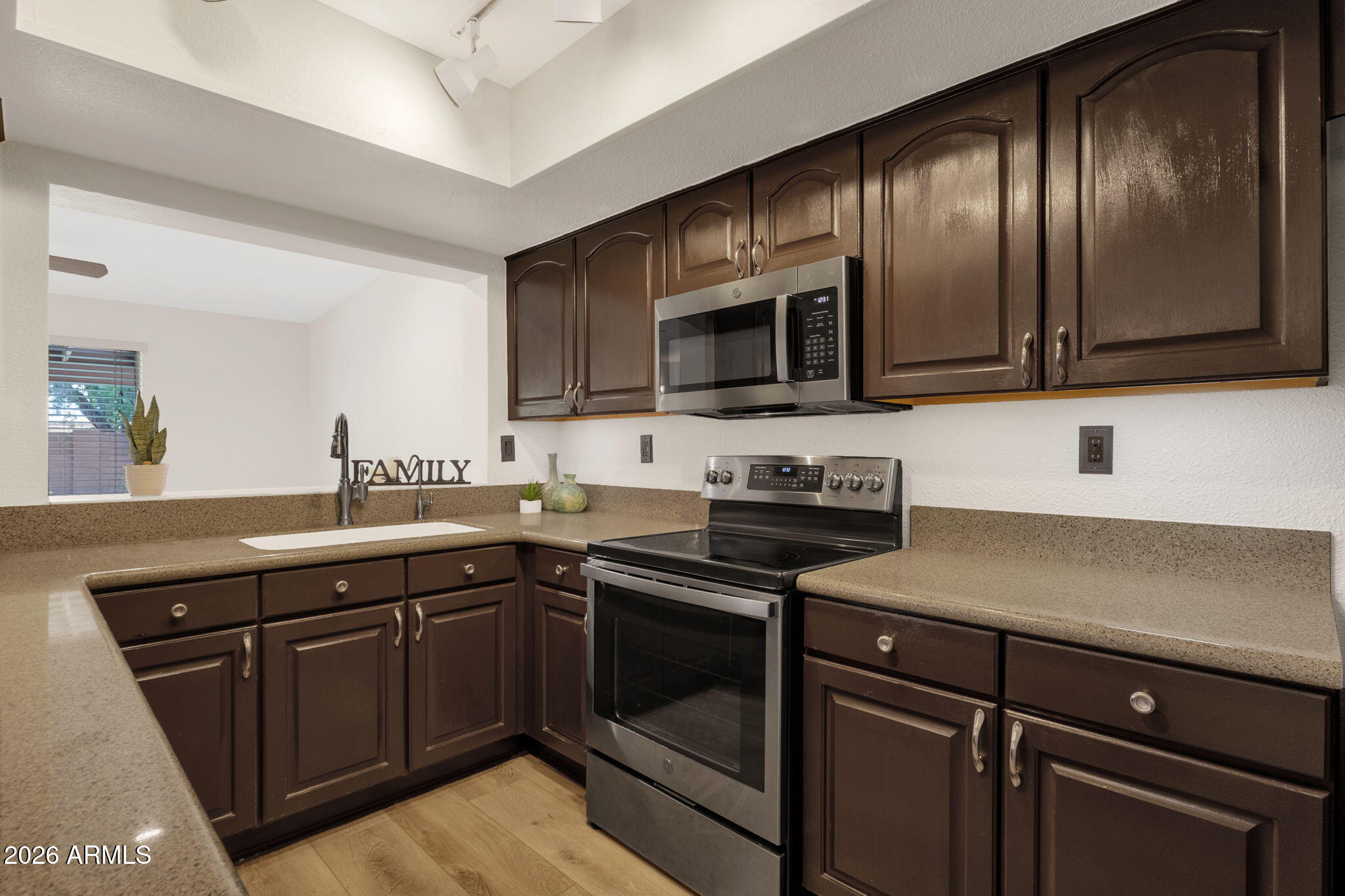 SCOTTSDALE VISTA - Residential