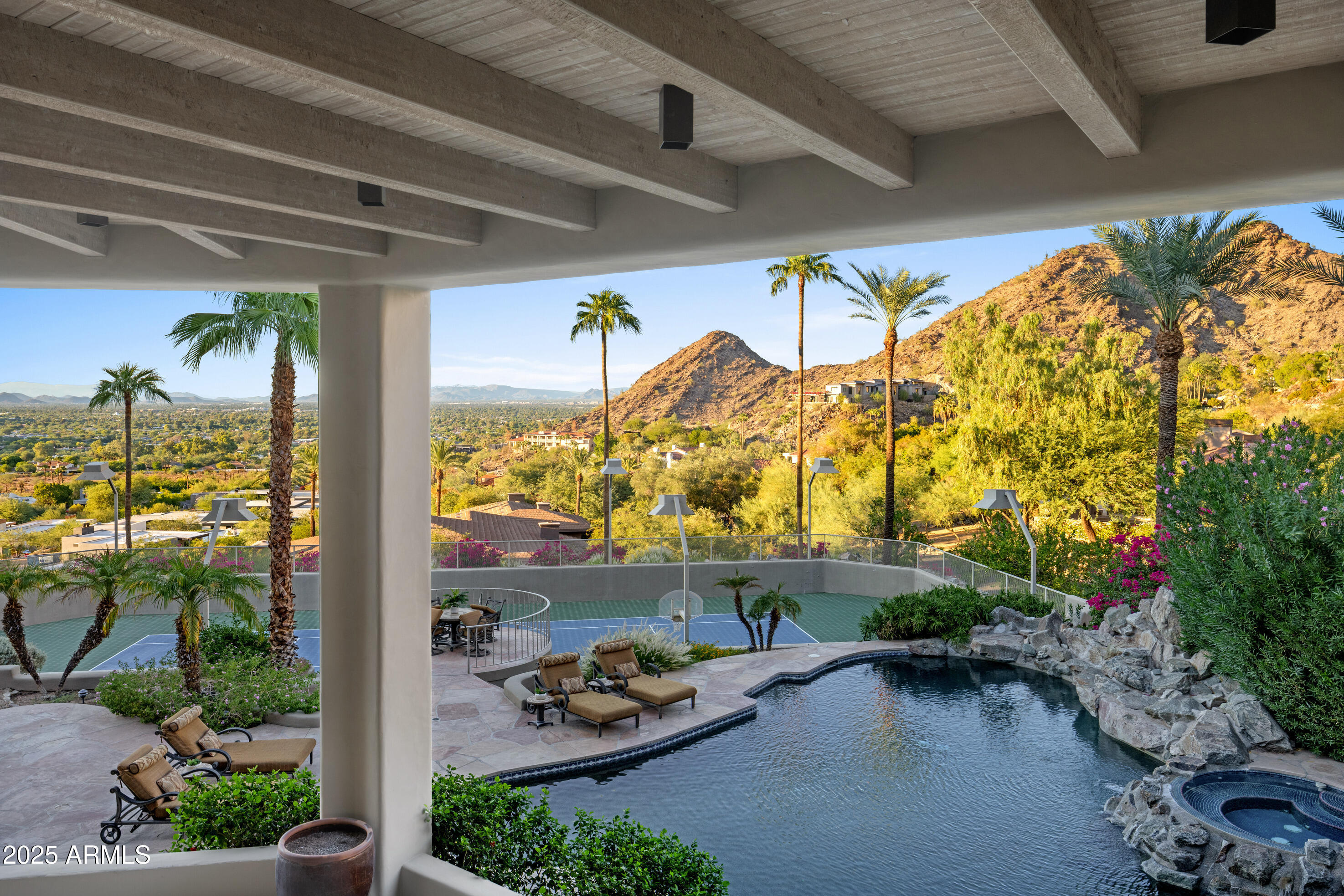 LAS BRISAS - Residential