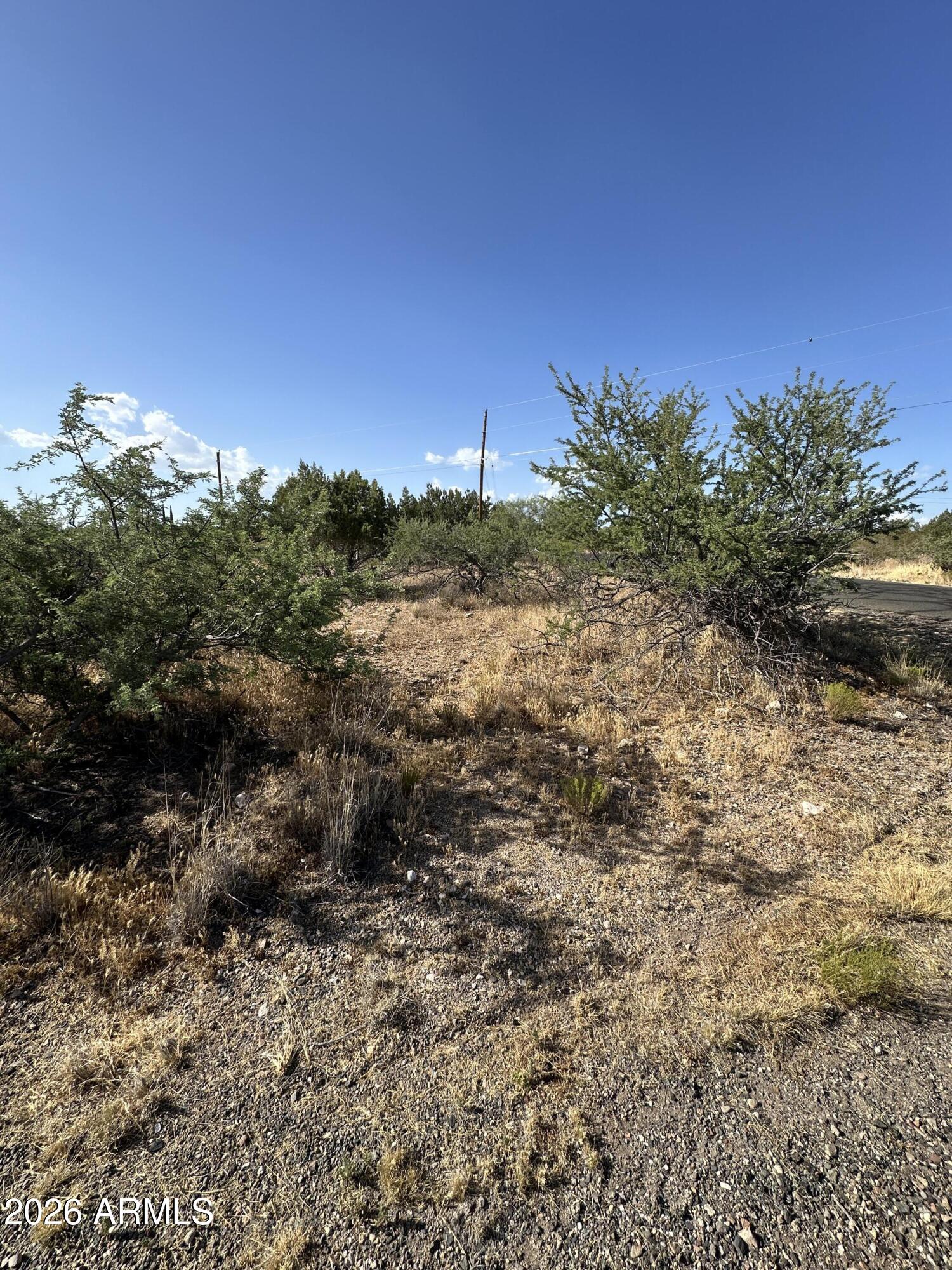 Come build up on this level lot up on Wickiup Mesa.  Corner lot with great views.  Located minutes from I-17 and to Sedona, Camp Verde and Cottonwood.