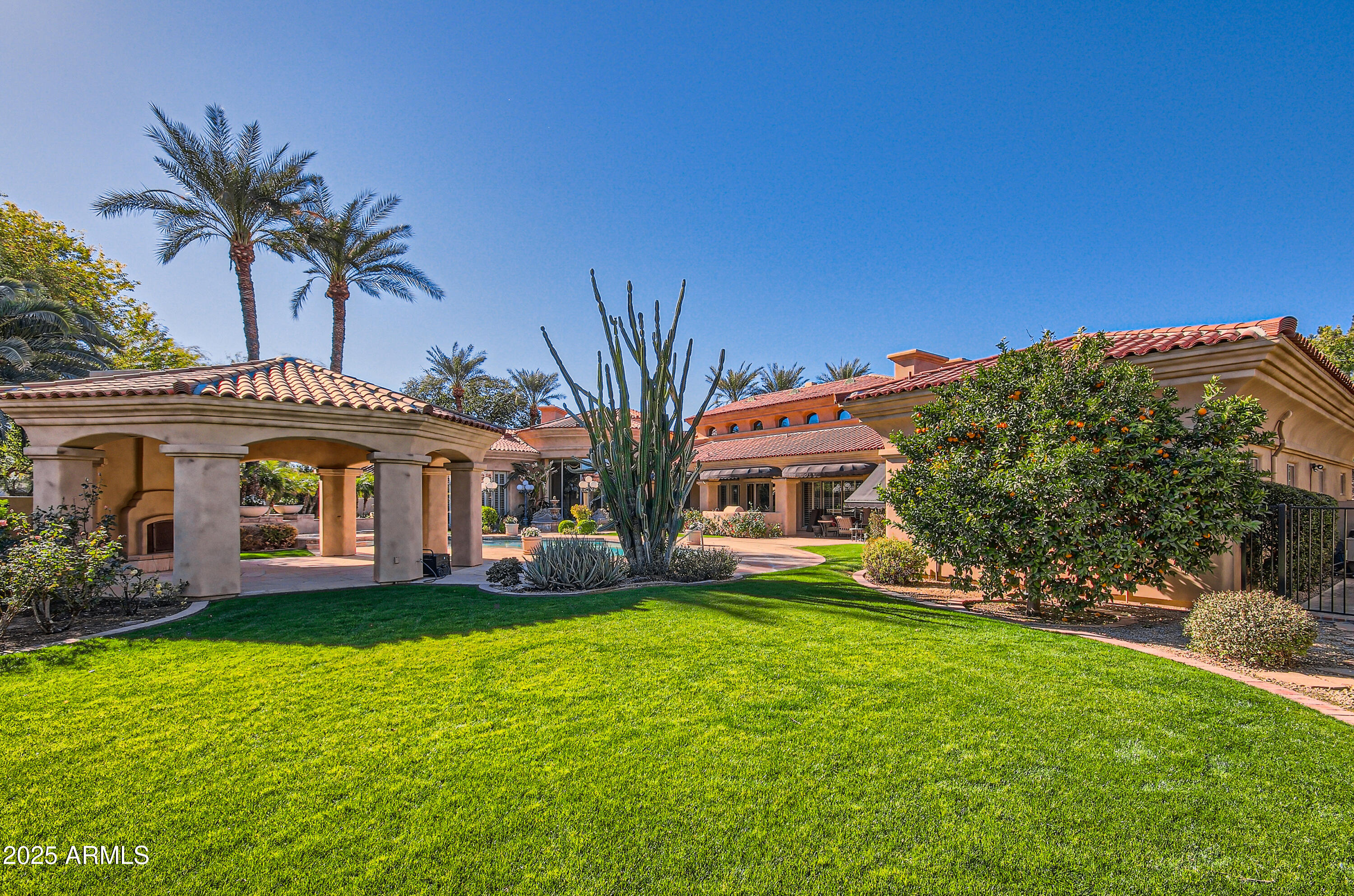 CAMELBACK COUNTRY ESTATES - Residential