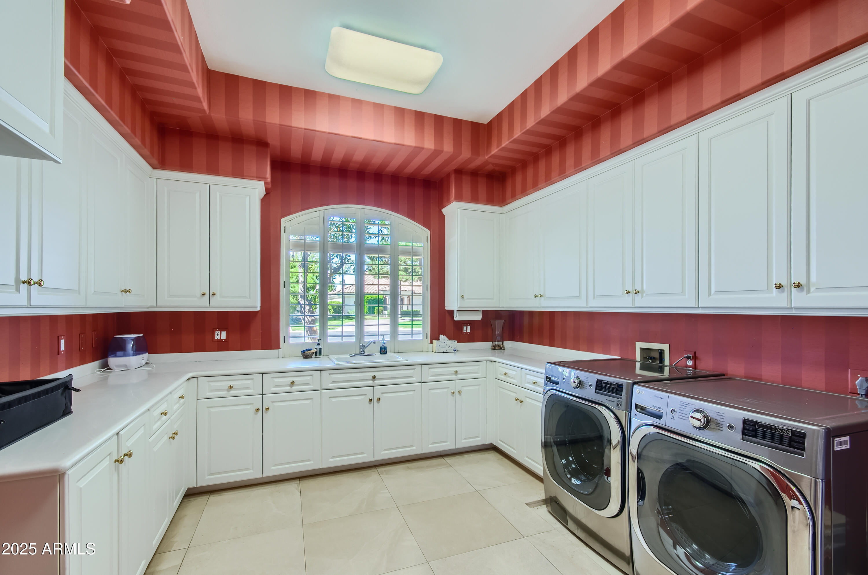 CAMELBACK COUNTRY ESTATES - Residential