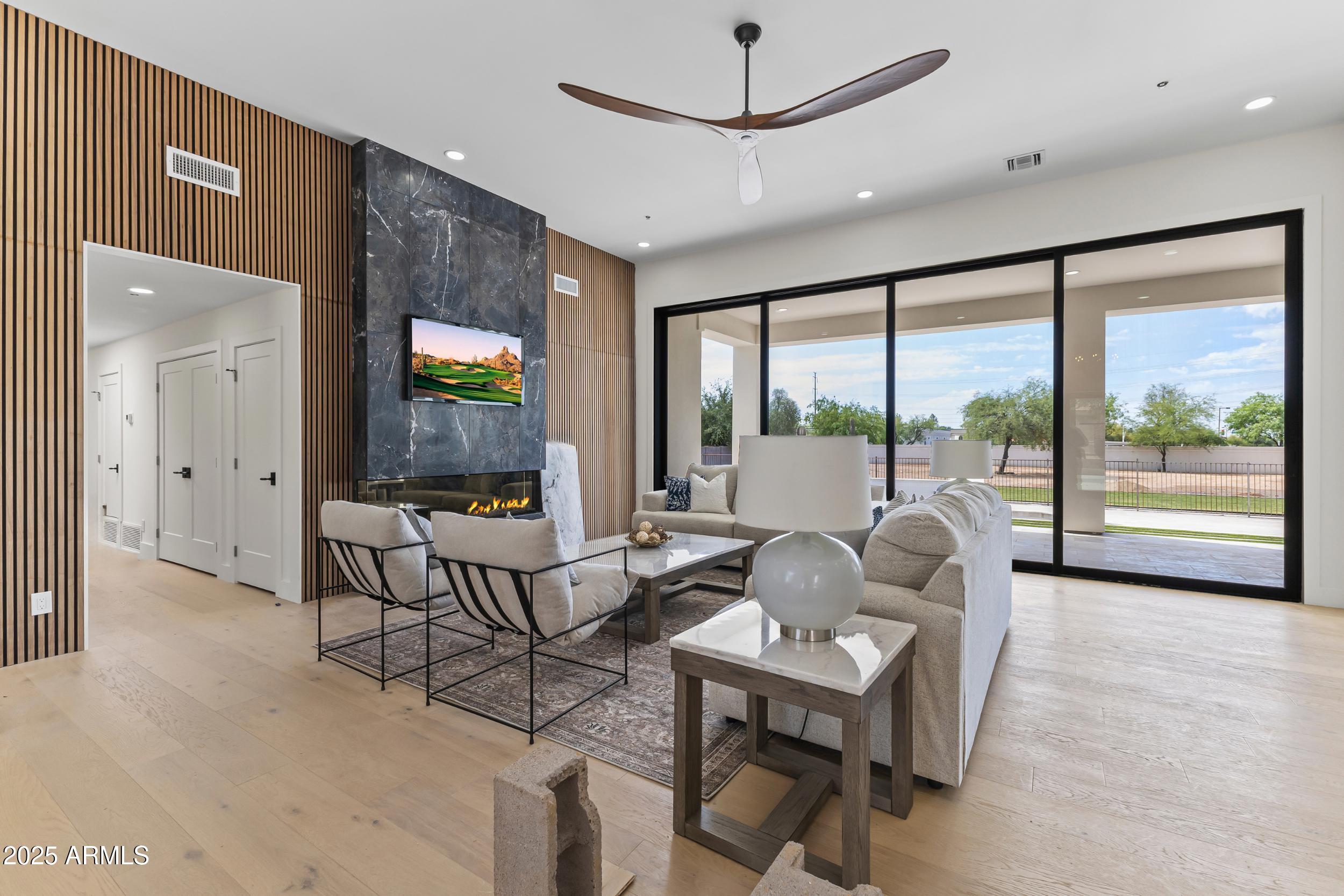 LA TIERRA ESTATES AMD - Residential