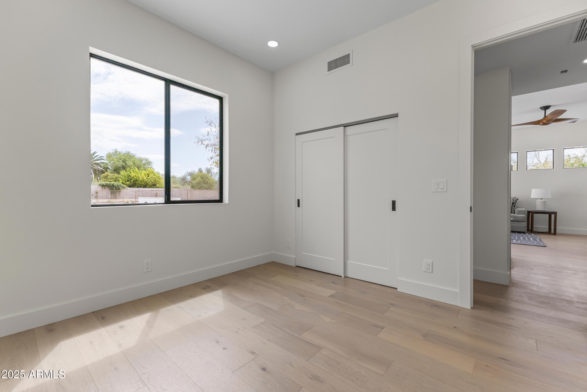 LA TIERRA ESTATES AMD - Residential
