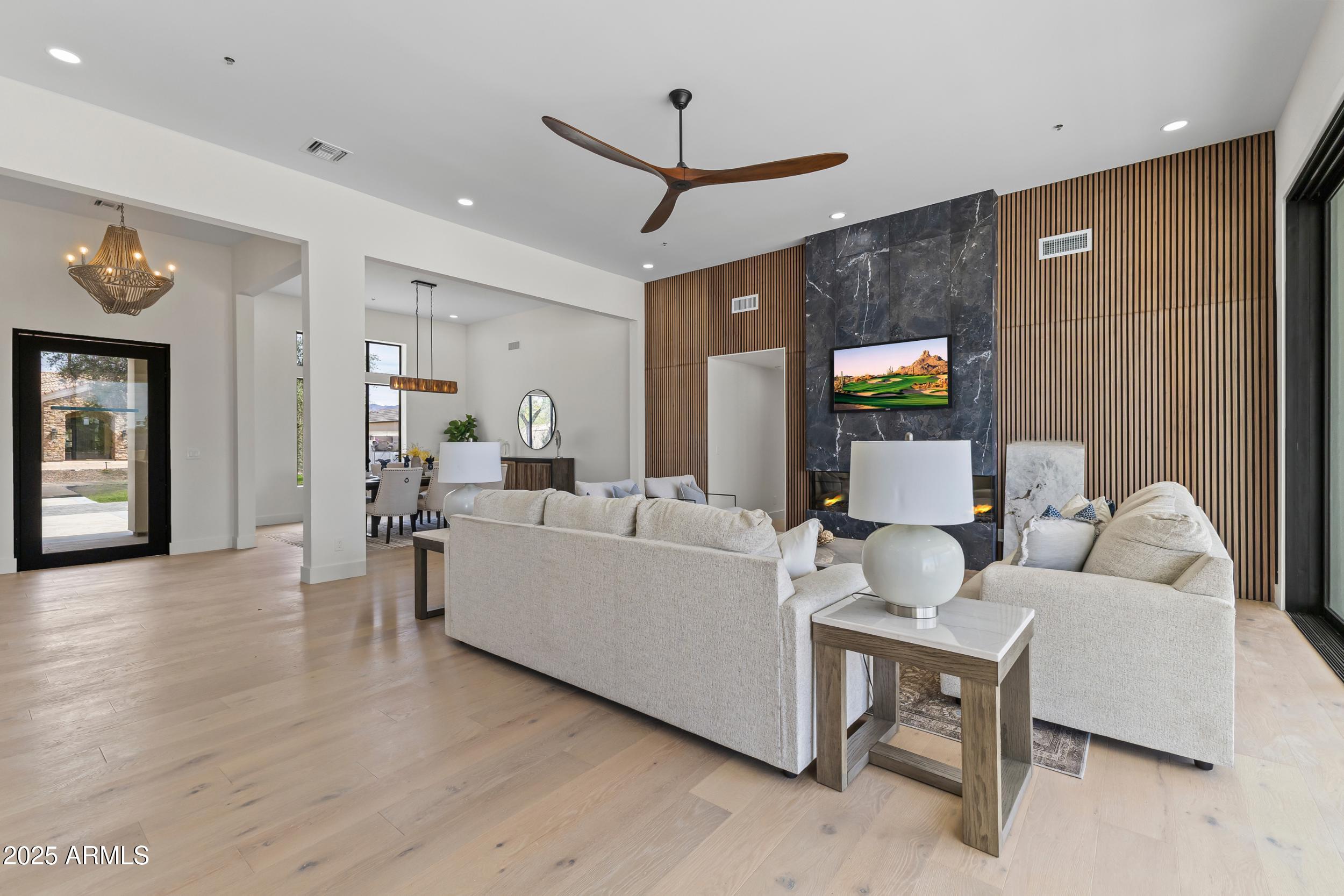 LA TIERRA ESTATES AMD - Residential