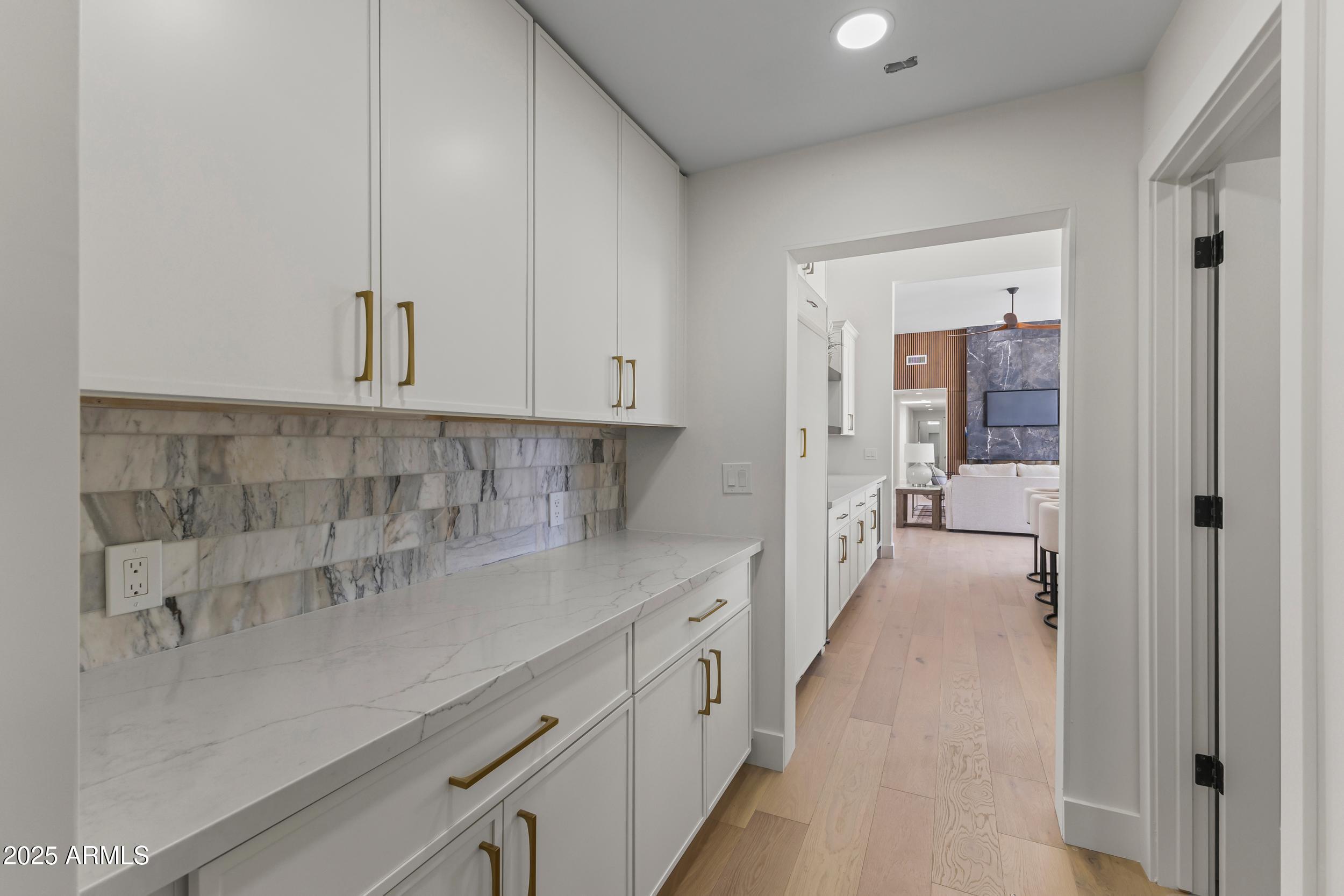 LA TIERRA ESTATES AMD - Residential