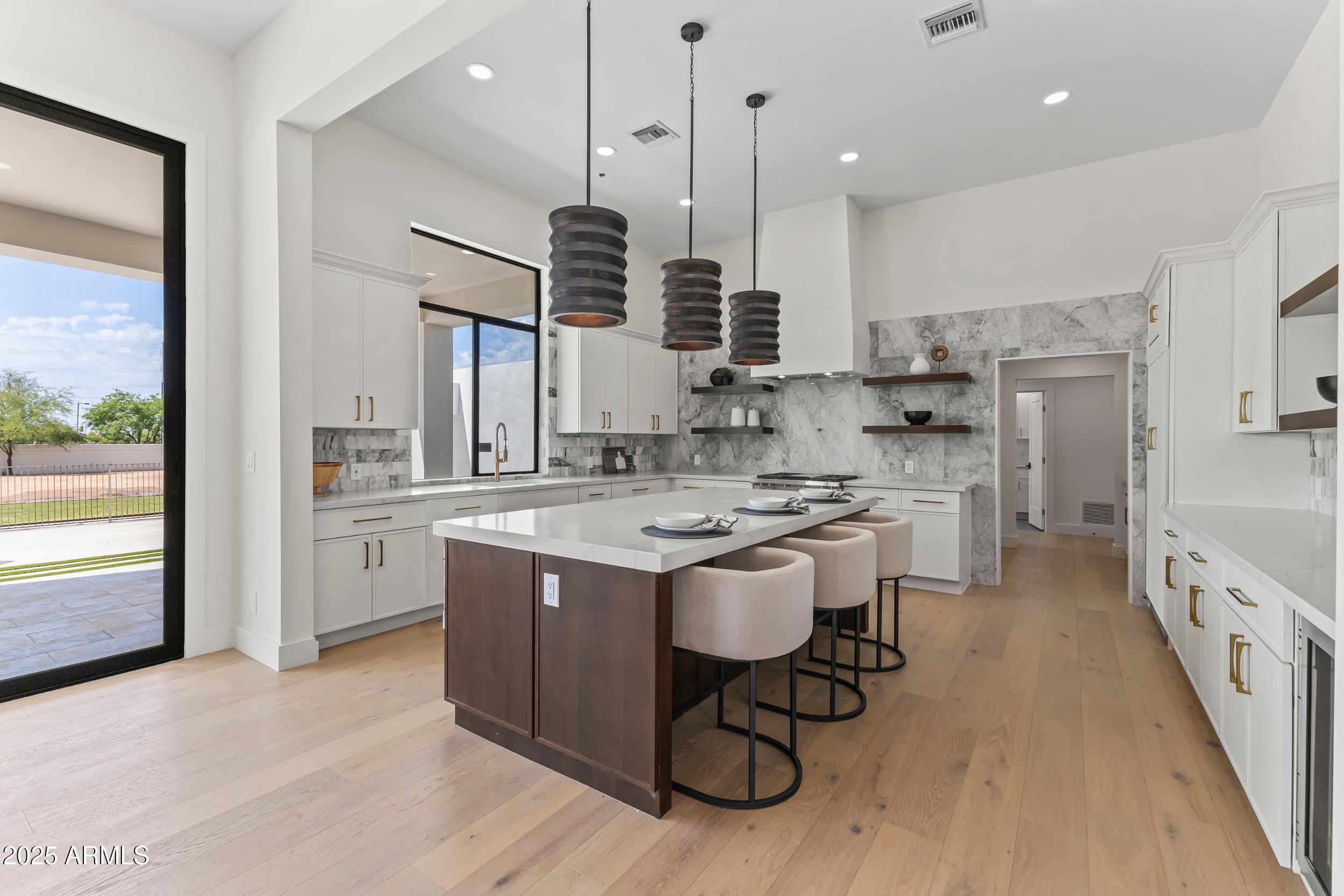 LA TIERRA ESTATES AMD - Residential