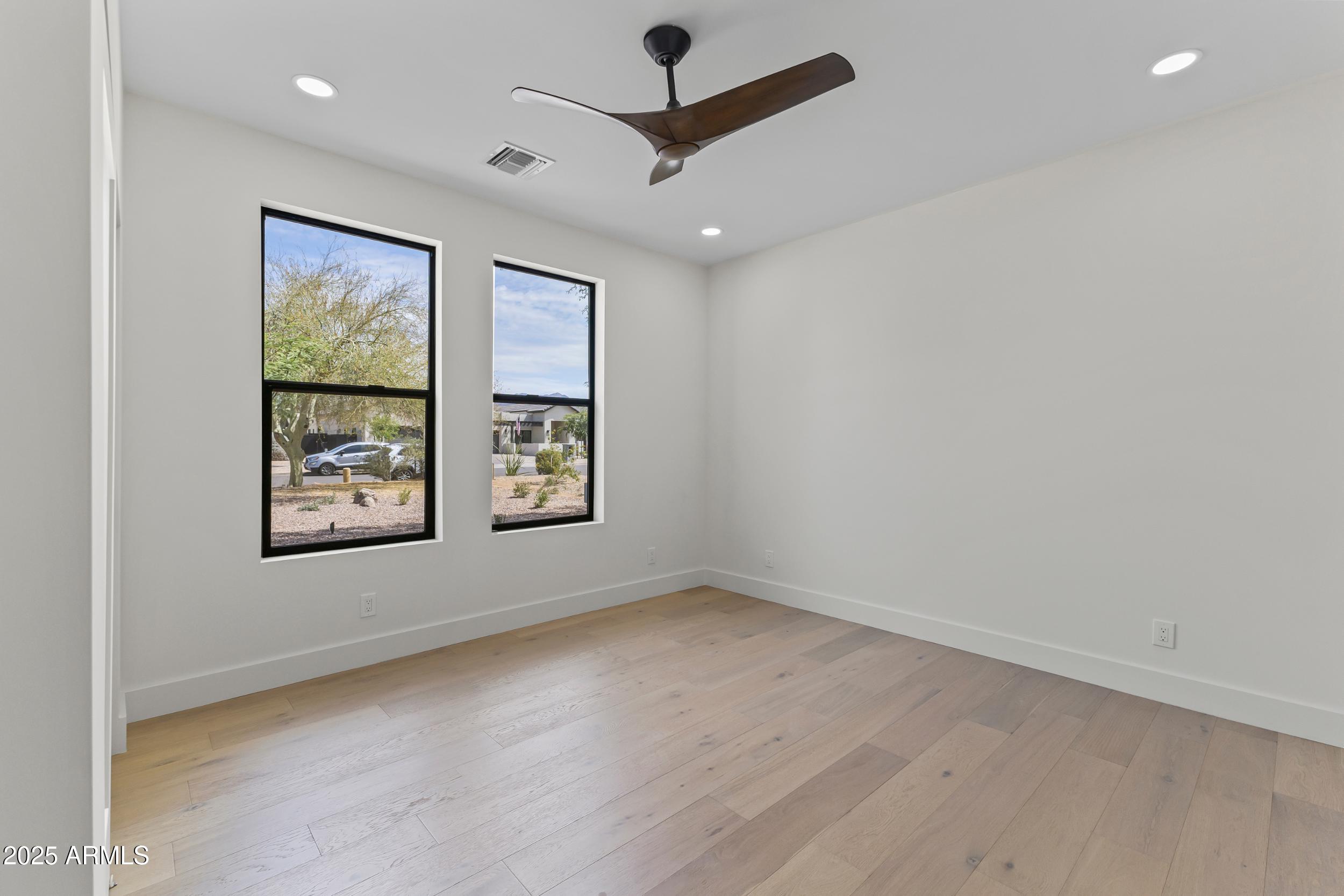 LA TIERRA ESTATES AMD - Residential