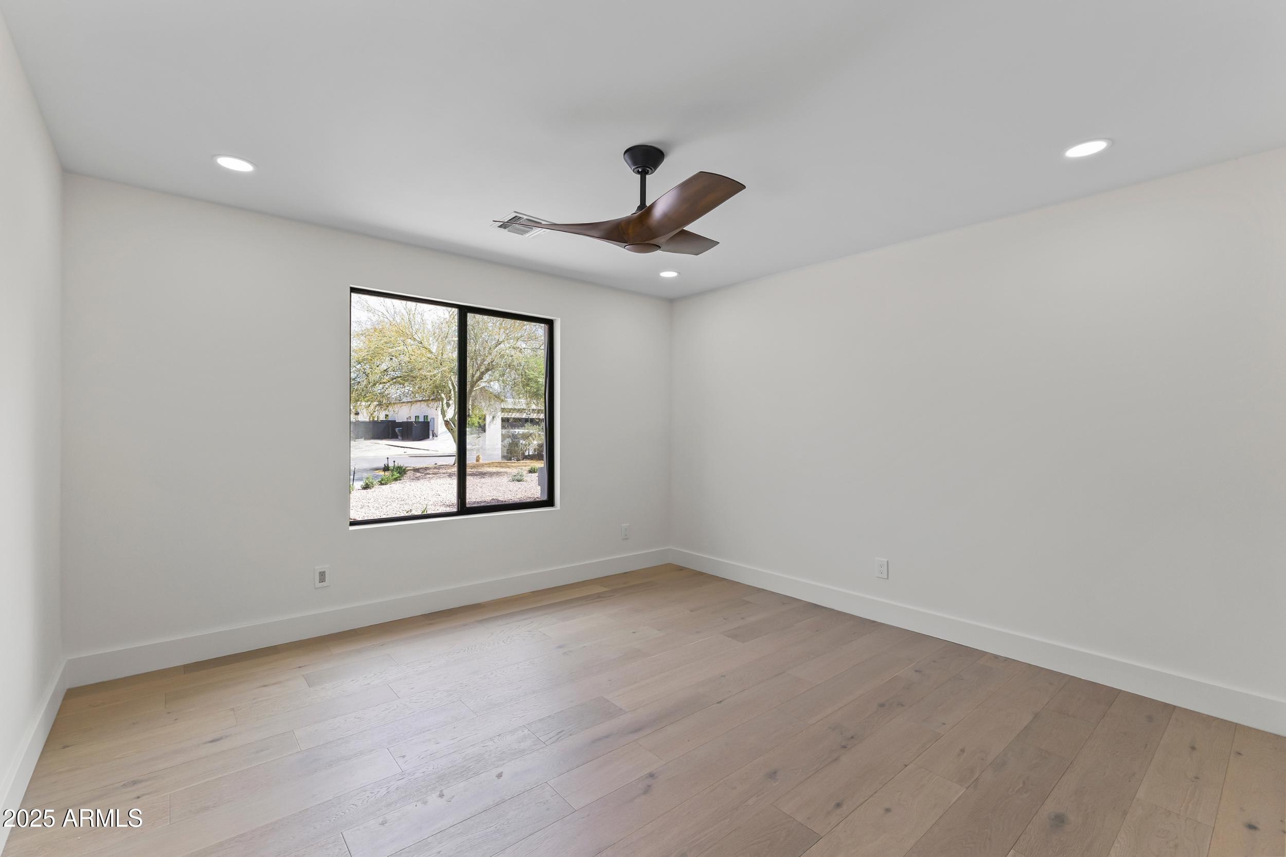 LA TIERRA ESTATES AMD - Residential