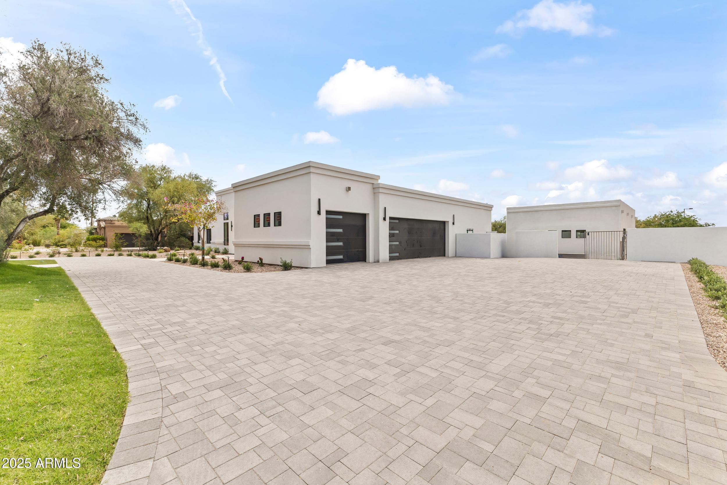 LA TIERRA ESTATES AMD - Residential
