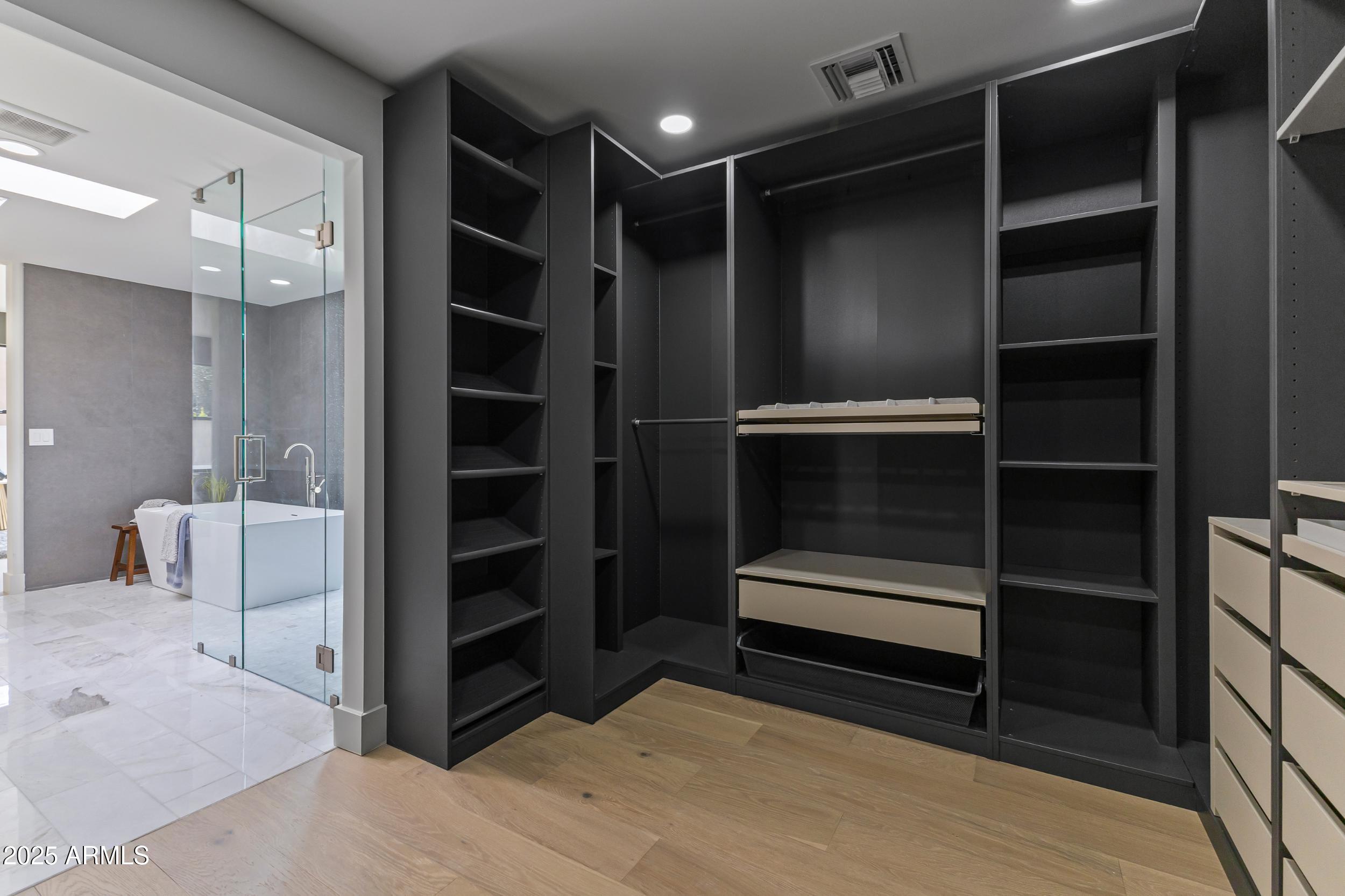 LA TIERRA ESTATES AMD - Residential
