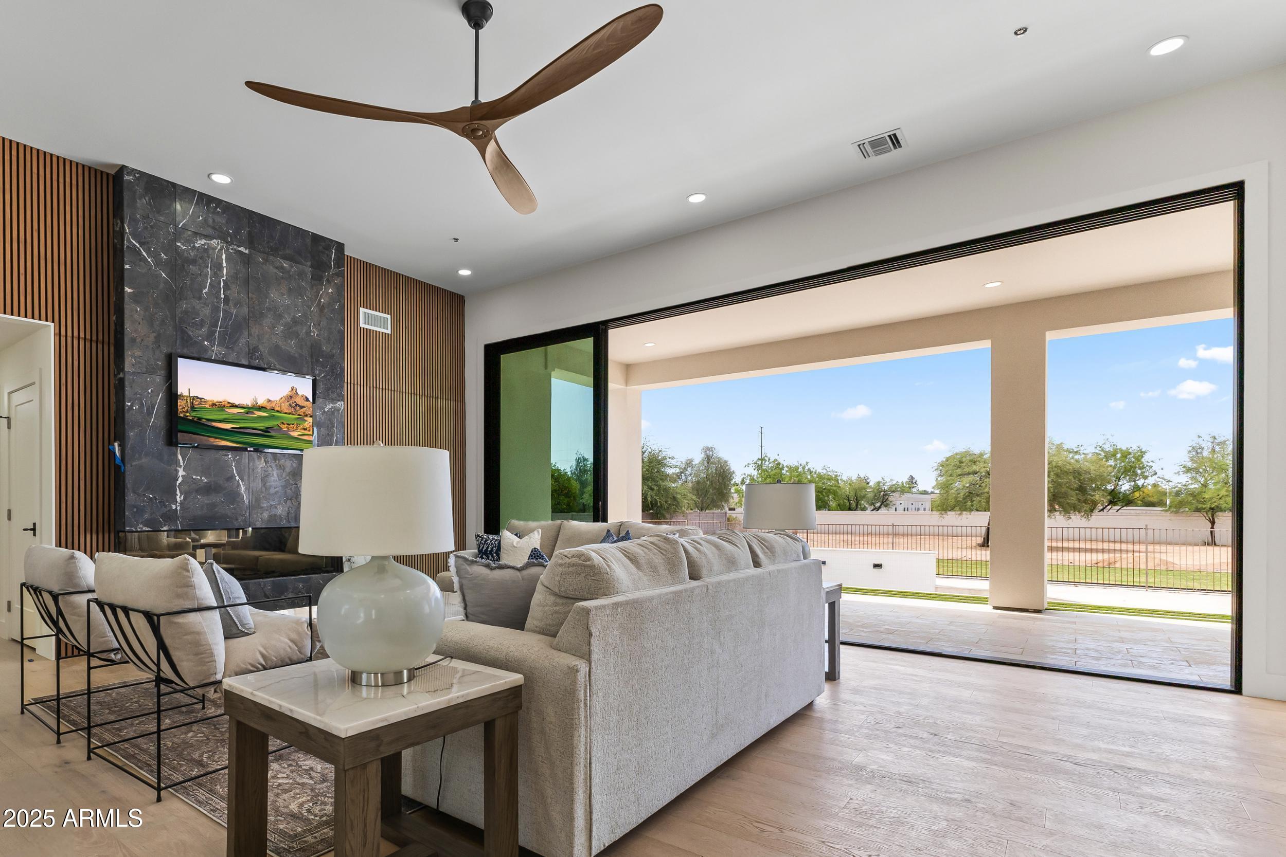LA TIERRA ESTATES AMD - Residential