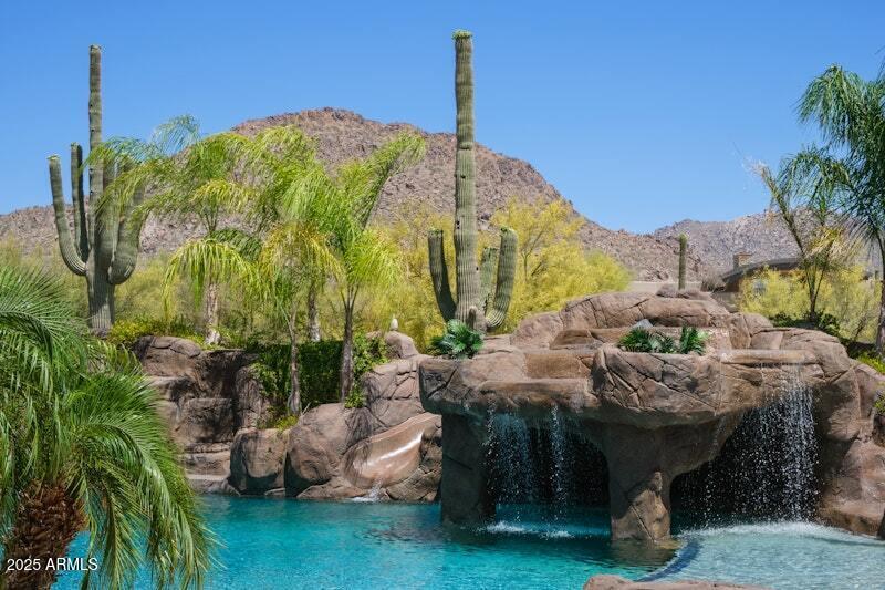 PINNACLE PEAK PLACE - Residential