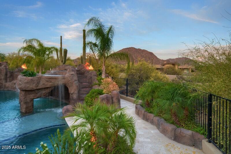 PINNACLE PEAK PLACE - Residential