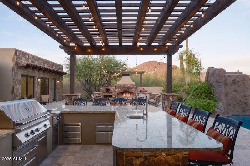 PINNACLE PEAK PLACE - Residential