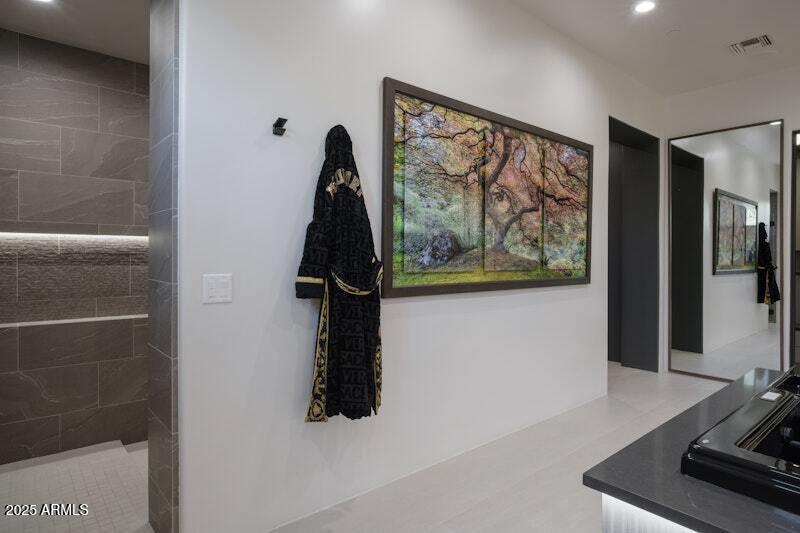 PINNACLE PEAK PLACE - Residential