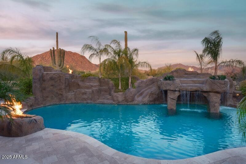 PINNACLE PEAK PLACE - Residential