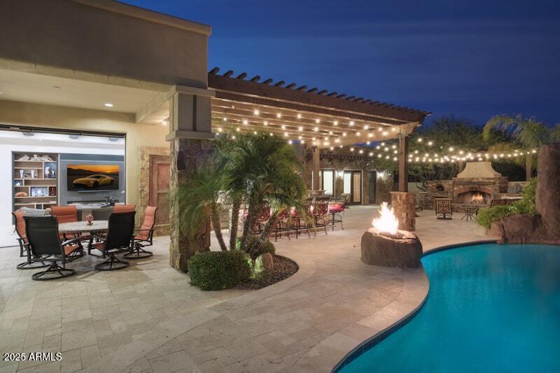 PINNACLE PEAK PLACE - Residential
