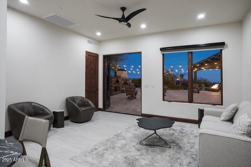 PINNACLE PEAK PLACE - Residential