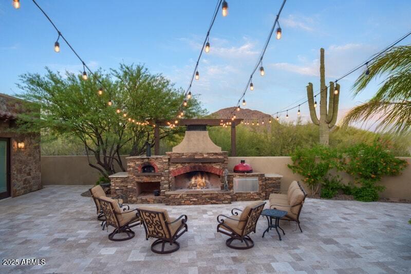 PINNACLE PEAK PLACE - Residential