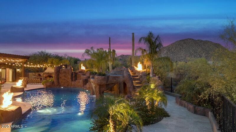 PINNACLE PEAK PLACE - Residential