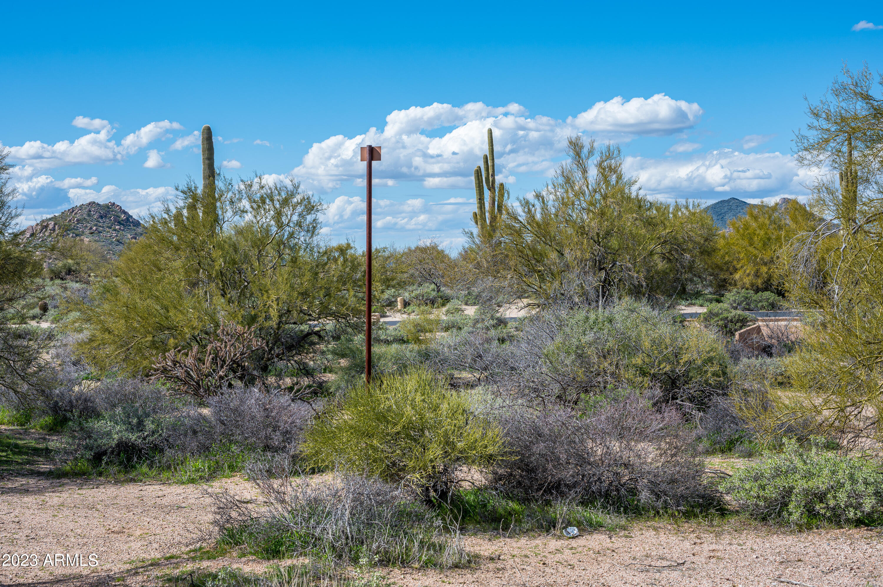 WHISPER ROCK - Residential
