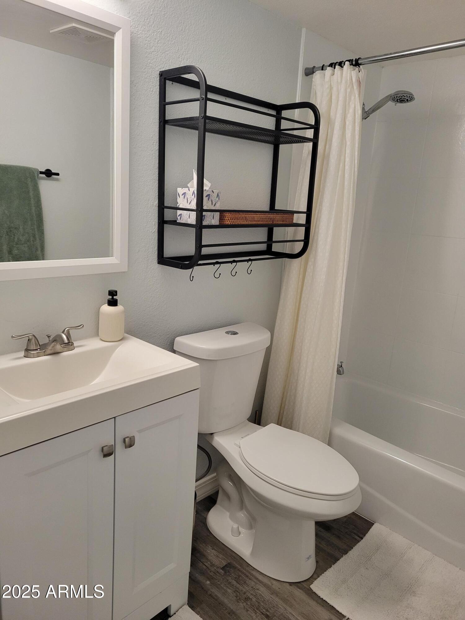 CIENTO CONDOMINIUMS - Residential Lease
