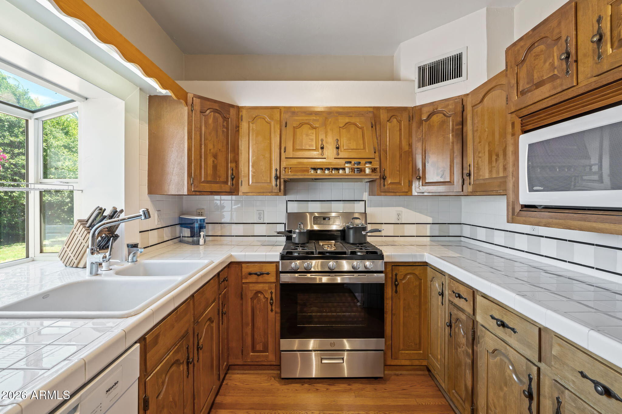 MEDLOCK PLACE AMD LOTS 1-11 - Residential