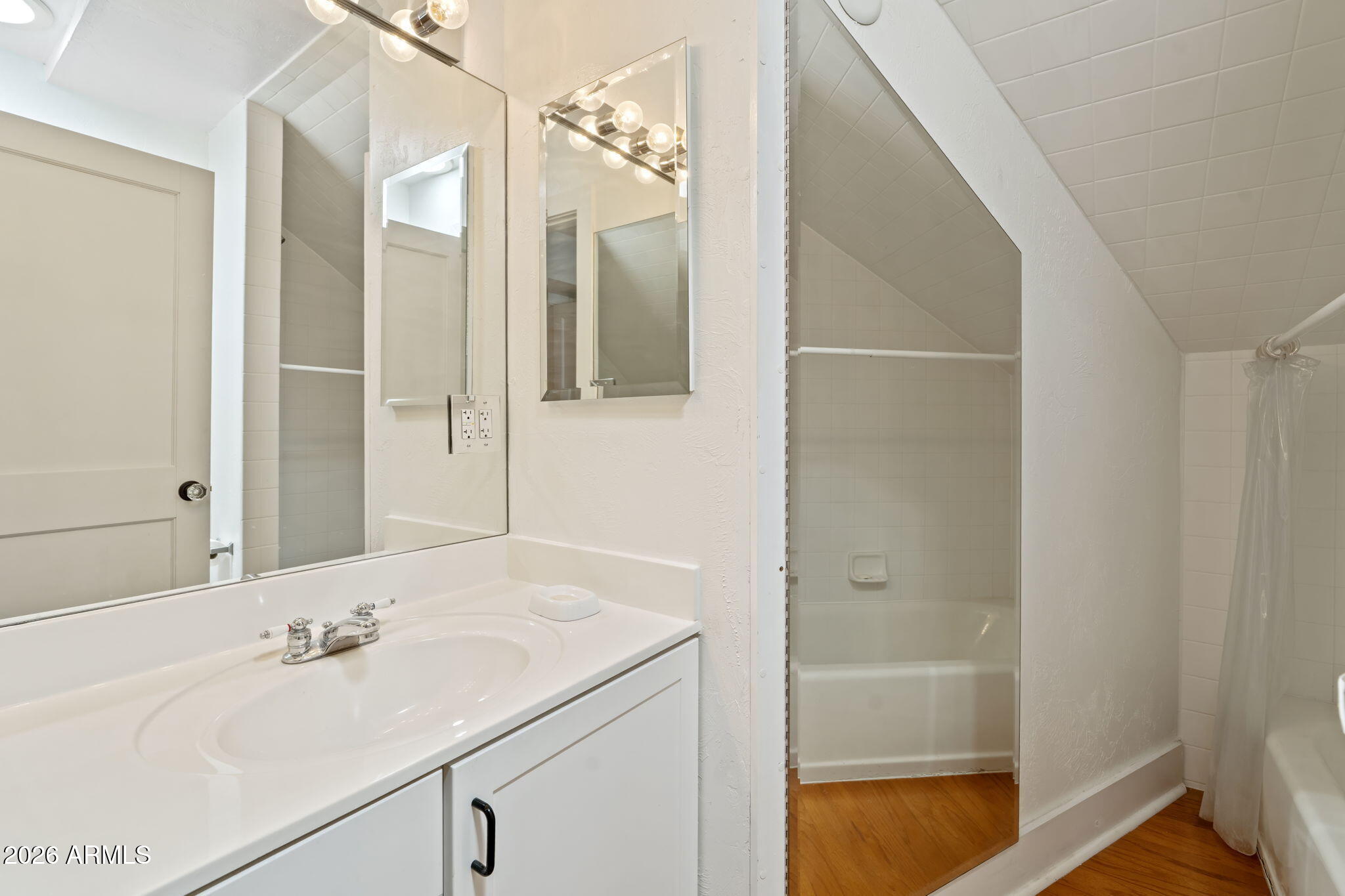 MEDLOCK PLACE AMD LOTS 1-11 - Residential