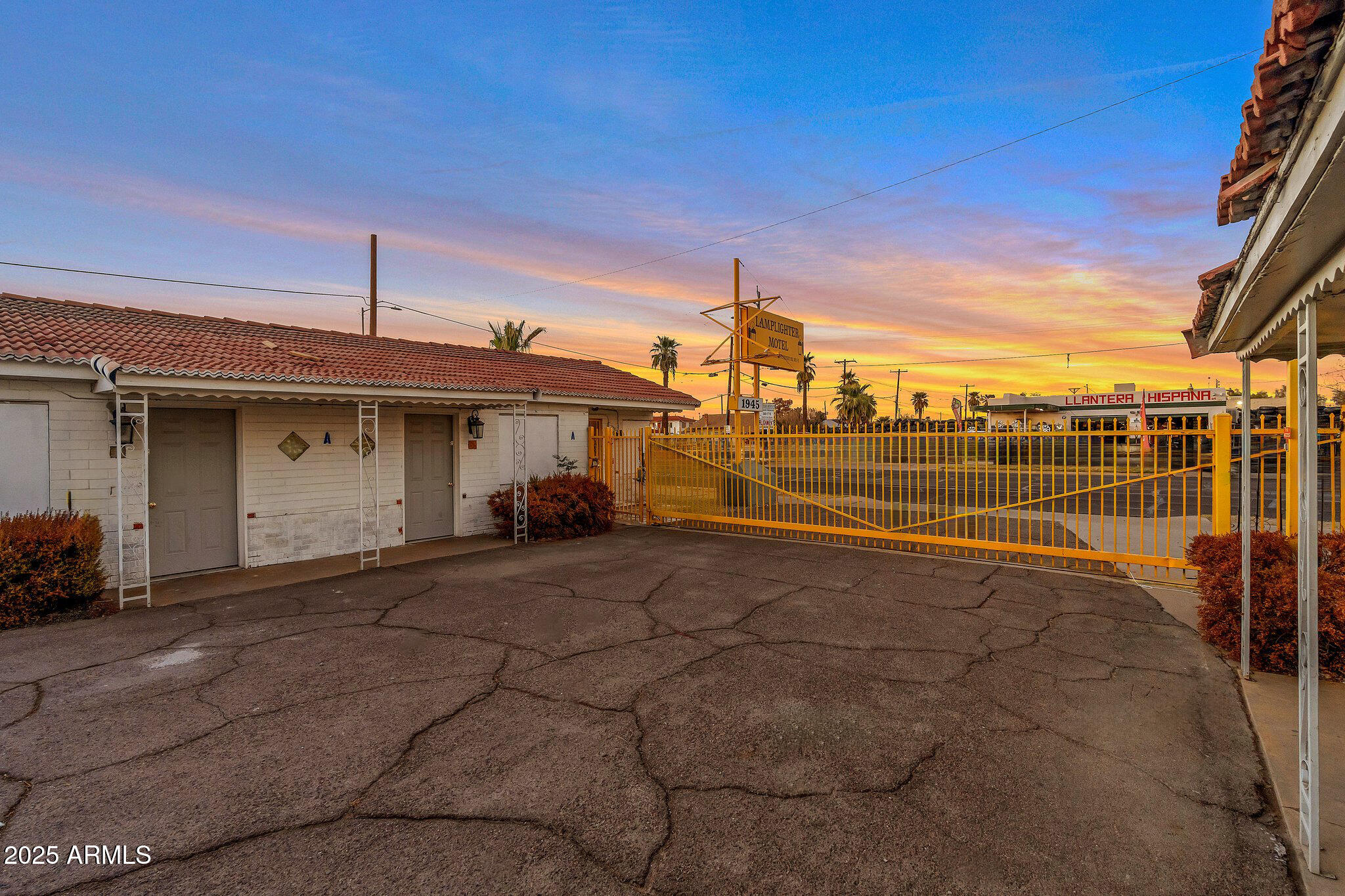 EXCEPTIONAL INVESTMENT OPPORTUNITY IN PRIME LOCATION! This 17-21 unit, two-story property, built in 1952, offers an outstanding value-add opportunity for savvy investors. The unit mix includes 17 studio apartments, a manager's quarters, and a front office. With interiors currently vacant and ready for renovation, this property is a blank canvas awaiting your vision. PRIME LOCATION ADVANTAGES: Strategic Access: Situated near US 60/Grand Avenue with easy connections to I-10, I-17, and Loop 202 for seamless commutes across the city. FUTURE GROWTH POTENTIAL: A planned light rail extension along Van Buren will place this property in a key transit-oriented area, enhancing accessibility and desirability. CONVENIENT PROXIMITY:Located just one mile west of downtown Phoenix and minutes from Phoenix Sky Harbor Airport, this property is ideally positioned for tenants seeking urban convenience. While the property requires a full remodel to address deferred maintenance, its competitive list price reflects its incredible upside potential. This is your chance to reimagine and revitalize a property in a thriving area with high rental demand. Visualize the Potential:
To help showcase the property's possibilities, the listing may include virtually renovated photos, giving you a glimpse into how this space can be transformed into a modern, income-generating asset.
Don't let this rare investment opportunity slip awayact quickly, as it won't last long!