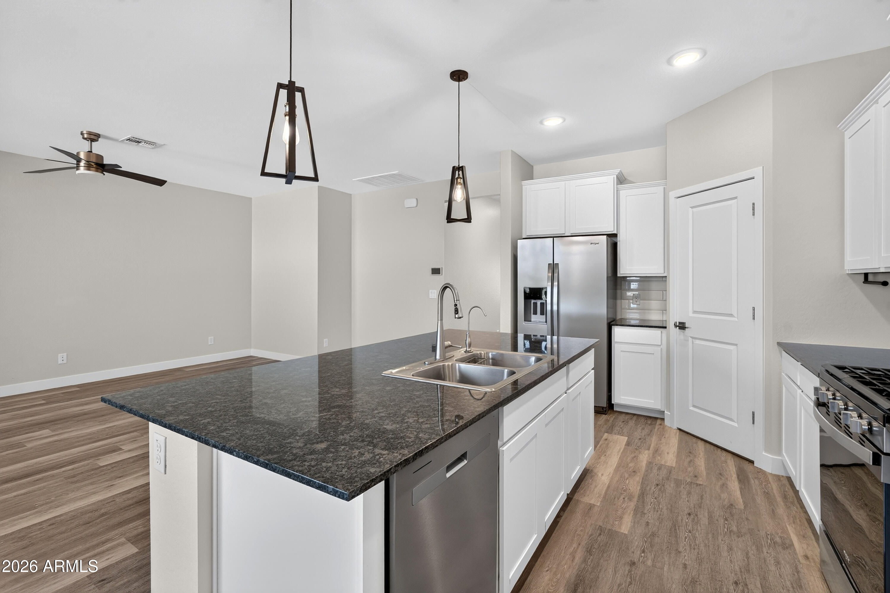 RE-PLAT OF PARCEL 19 AT HOMESTEAD NORTH - Residential