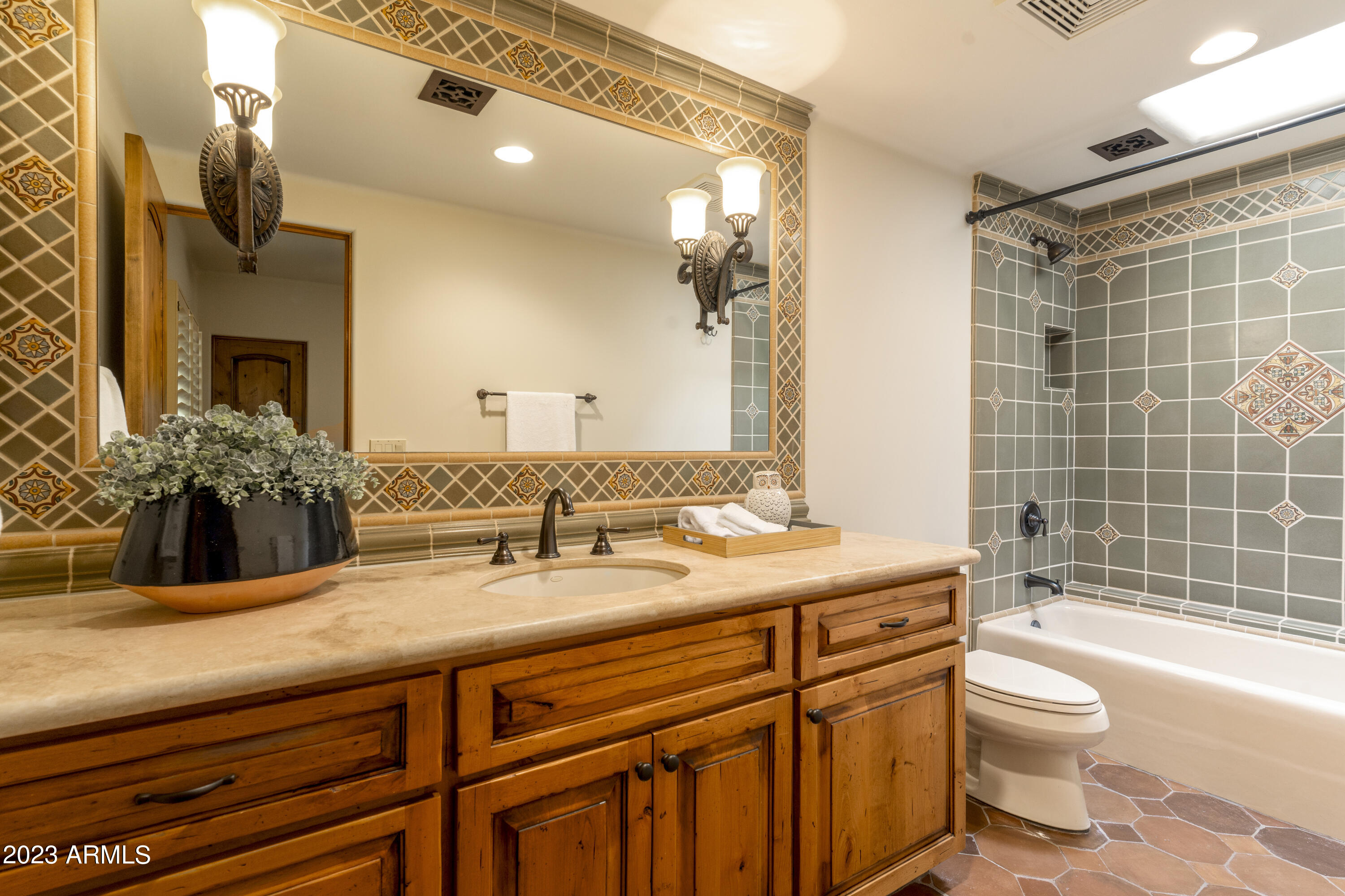 CAMELBACK COUNTRY ESTATES 6 - Residential