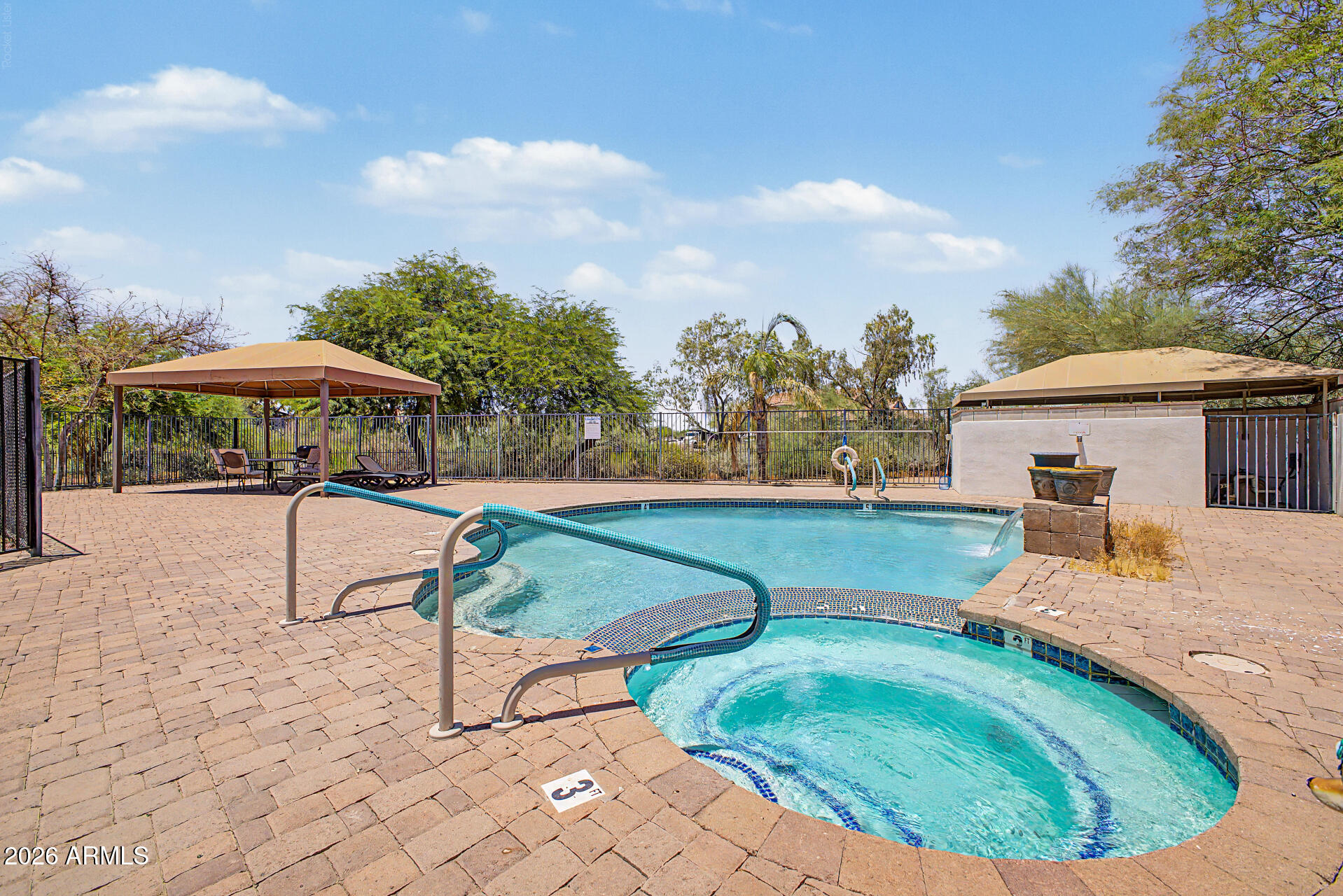 CASITAS MONTANA CONDOMINIUMS - Residential