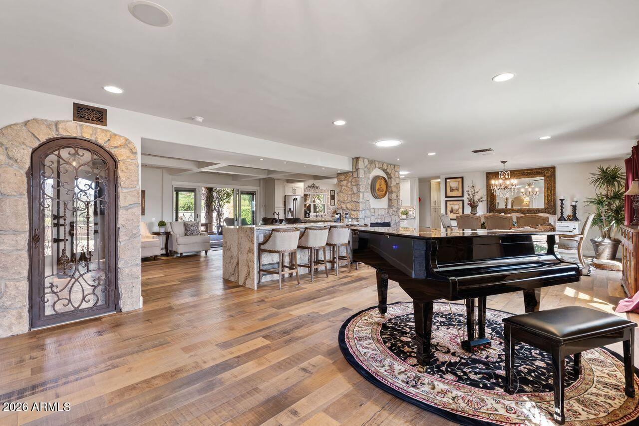 PARADISE VALLEY COUNTRY ESTATES - Residential