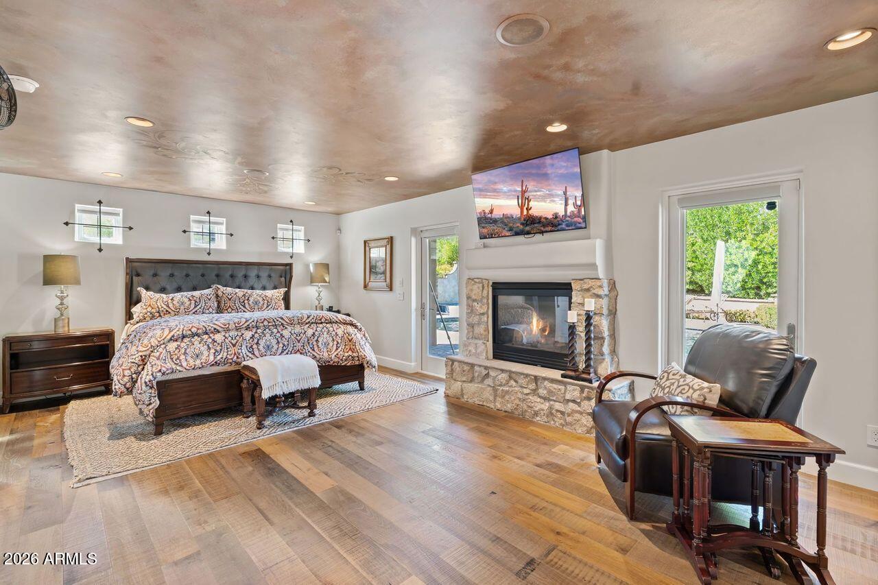 PARADISE VALLEY COUNTRY ESTATES - Residential