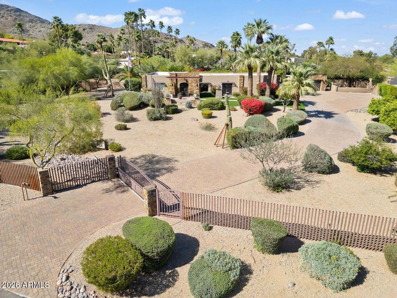 PARADISE VALLEY COUNTRY ESTATES - Residential